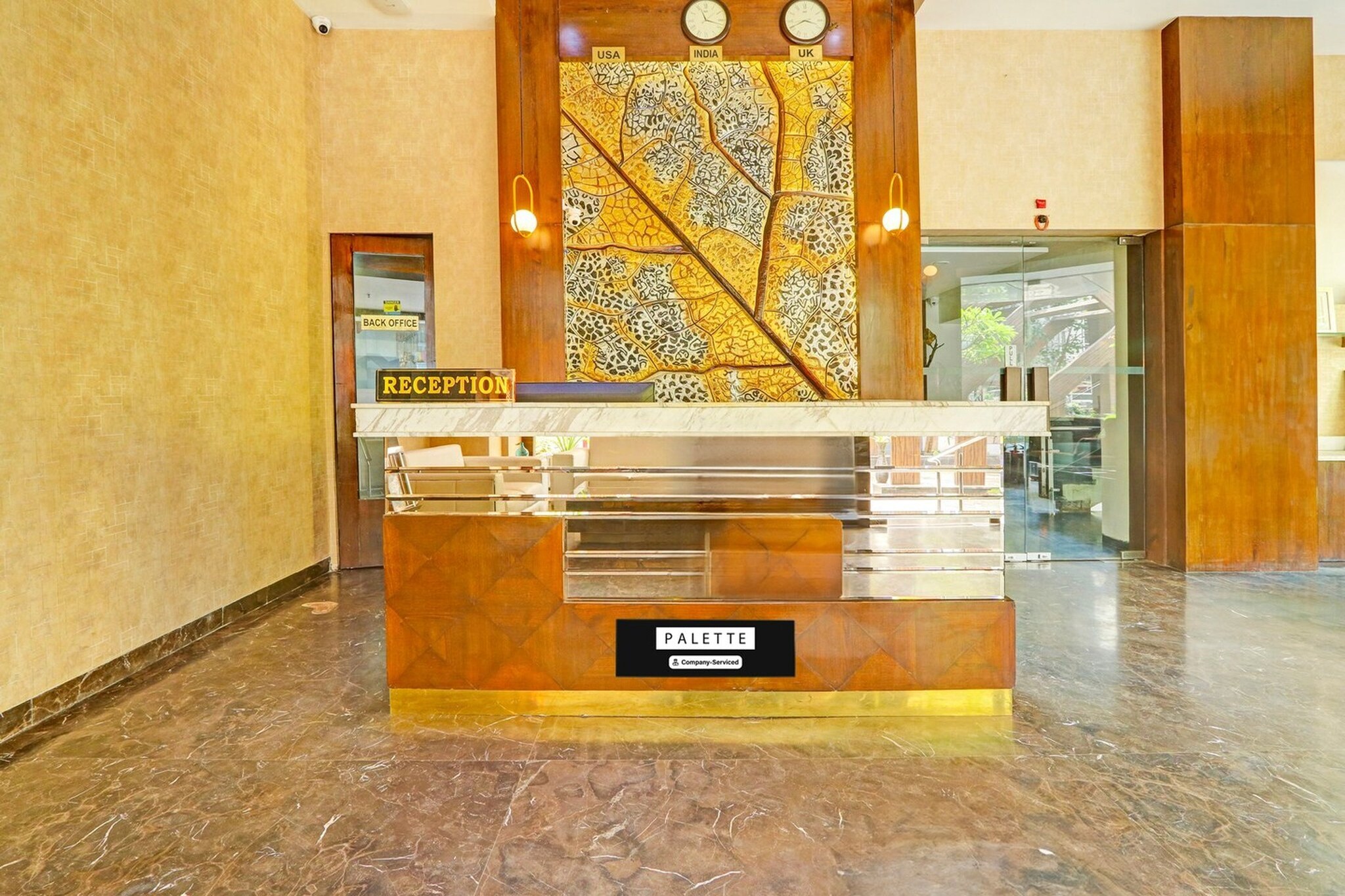 Ground floor: (bedroom(double bed, TV, seating area, air conditioning, Towels incl., telephone), bathroom(bathtub or shower, shower, washbasin, toilet, shampoo, body soap, hot water), Parking, lift)