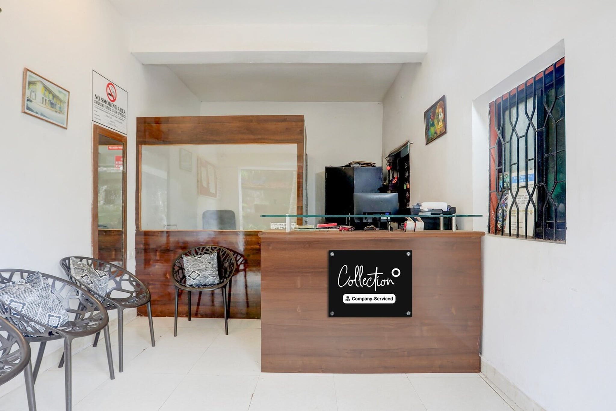 Ground floor: (bedroom(double bed, TV, seating area, air conditioning, telephone), bathroom(bathtub or shower, shower, washbasin, toilet, Towels incl., shampoo, body soap, hot water))