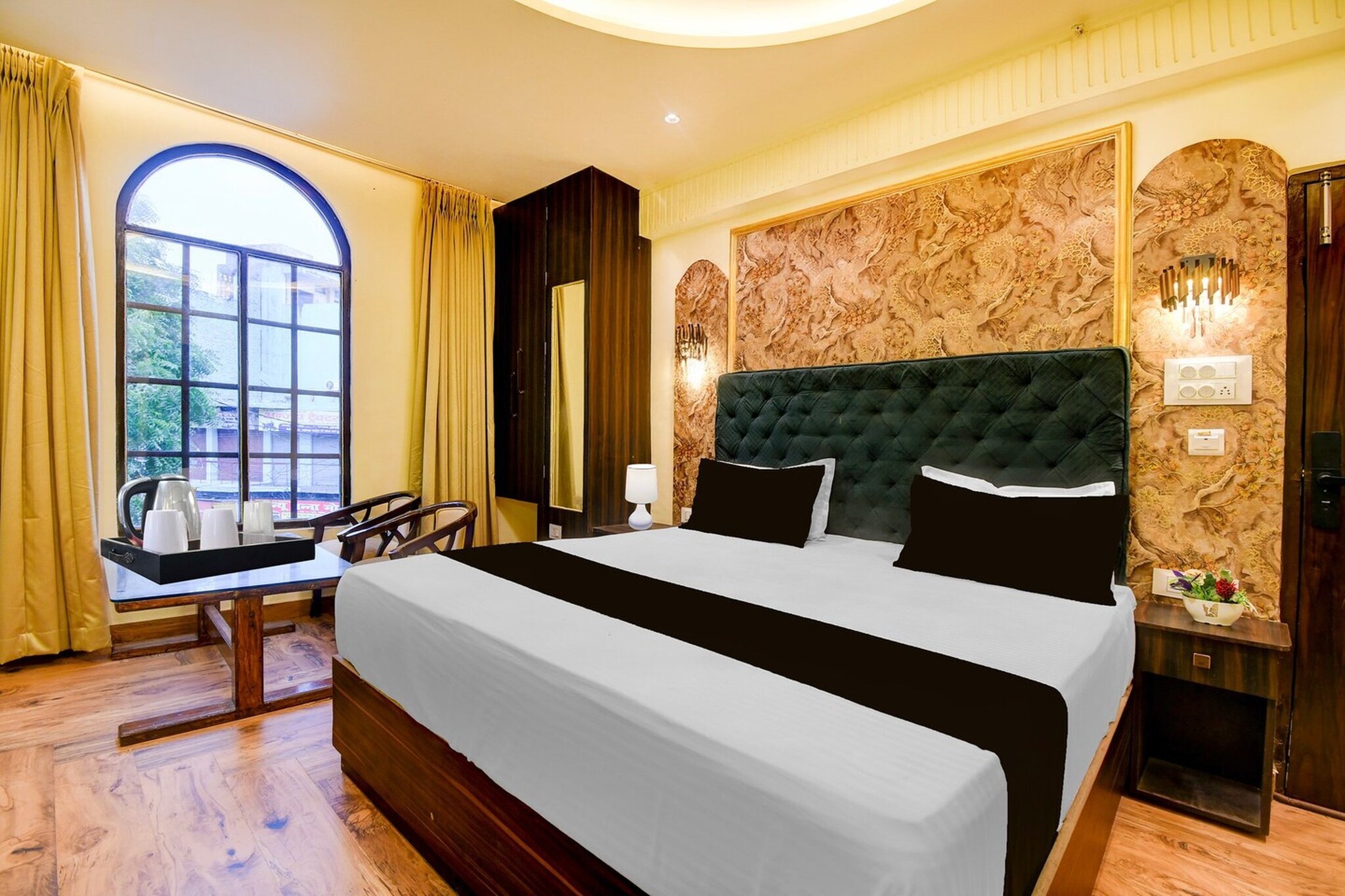 Situated within 3 km of Varanasi Junction Railway Station and 3.9 km of Dasaswamedh Ghat, Townhouse Varanasi Railway Junction features rooms with air conditioning and a private bathroom in Varanasi. This 4-star hotel offers room service, a 24-hour front desk and free WiFi. The hotel has family rooms.

All rooms at the hotel are fitted with a seating area, a flat-screen TV with satellite channels and a private bathroom with free toiletries and a bath or shower. Guest rooms have a desk.

Kashi Vishwanath Temple is 4 km from Townhouse Varanasi Railway Junction, while Manikarnika Ghat is 4.2 km from the property. Lal Bahadur Shastri International Airport is 24 km away.

Unmarried couples are warmly welcome at this property.
Guests with local ID proof are warmly welcome.
Early Check-In Policy: A full day’s room rate will be charged for check-ins before 6:00 AM. Complimentary early check-in is available between 6:00 AM and 10:00 AM, subject to room availability.
Check-in is only available to guests aged 18 and above. Please provide a government-issued ID to confirm your age.

