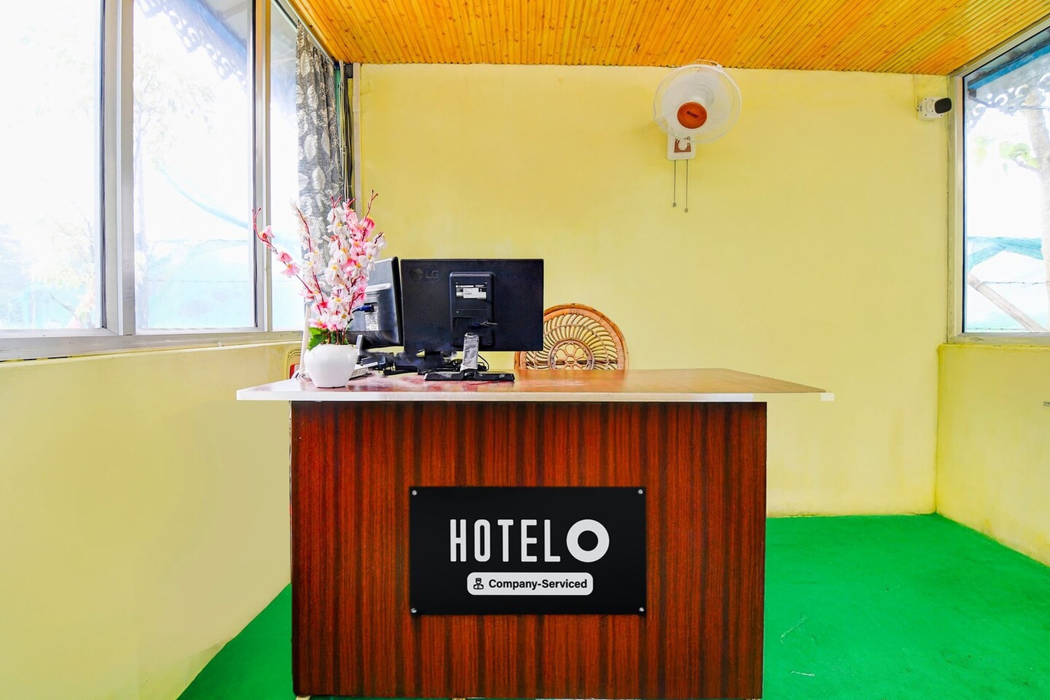 Ground floor: (bedroom(double bed, TV, seating area, air conditioning, telephone), bathroom(bathtub or shower, shower, washbasin, toilet, Towels incl., shampoo, body soap, hot water))