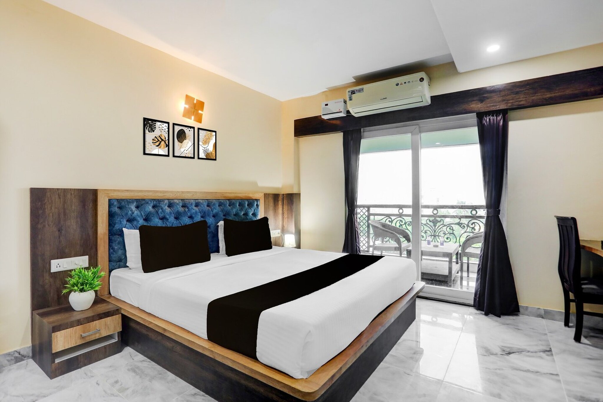 Located within 400 metres of Puri Beach and 4.3 km of Jagannath Temple, Townhouse Lighthouse Beach Formerly Neel Sagar provides rooms with air conditioning and a private bathroom in Puri. With free WiFi, this 2-star hotel offers room service and a 24-hour front desk. The property is non-smoking and is situated 40 km from Konark Sun Temple.
All units at the hotel are equipped with a seating area, a flat-screen TV with satellite channels and a private bathroom with free toiletries and a bath or shower. All rooms include a desk.
Biju Patnaik International Airport is 61 km away.
Unmarried couples are warmly welcome at this property.
Guests with local ID proof are warmly welcome.
Early Check-In Policy: A full day’s room rate will be charged for check-ins before 6:00 AM. Complimentary early check-in is available between 6:00 AM and 10:00 AM, subject to room availability.
Check-in is only available to guests aged 18 and above. Please provide a government-issued ID to confirm your age.