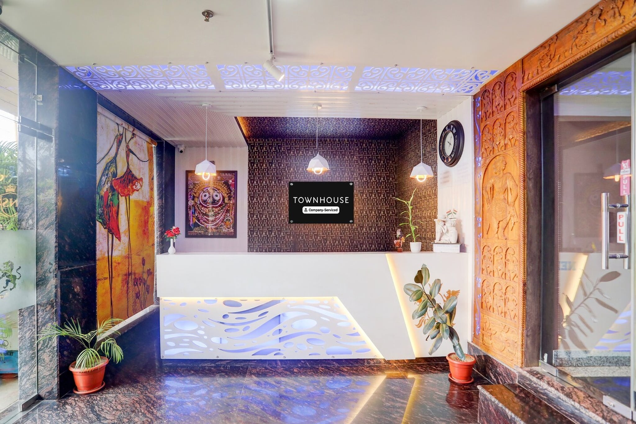 Ground floor: (bedroom(double bed, TV, seating area, air conditioning, telephone), bathroom(bathtub or shower, shower, washbasin, toilet, Towels incl., shampoo, body soap, hot water))