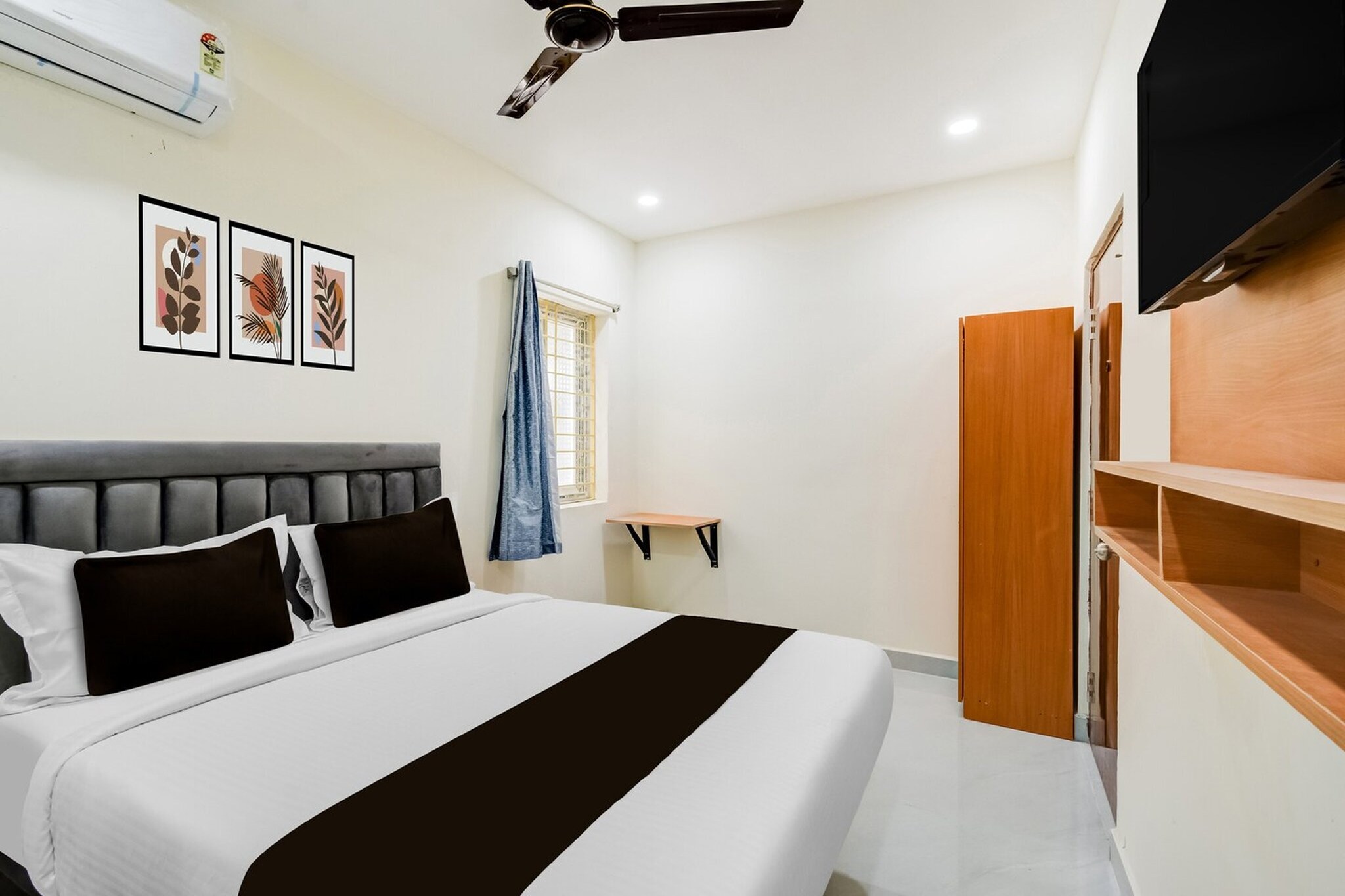 Sunil Arcade is set in Hyderabad, 11 km from Charminar and 11 km from Mecca Masjid. Featuring a restaurant, the 4-star hotel has air-conditioned rooms with free WiFi, each with a private bathroom. The accommodation offers room service, a 24-hour front desk and luggage storage for guests.
At the hotel, all rooms are equipped with a desk. The units at Townhouse Oak LB Metro Station Formerly Sunil Arcade come with a seating area and a flat-screen TV with satellite channels.
Chowmahalla Palace is 11 km from the accommodation, while AP State Archaeology Museum is 13 km away. Rajiv Gandhi International Airport is 22 km from the property.
Early Check-In Policy: A full day’s room rate will be charged for check-ins before 6:00 AM. Complimentary early check-in is available between 6:00 AM and 10:00 AM, subject to room availability.
Check-in is only available to guests aged 18 and above. Please provide a government-issued ID to confirm your age.