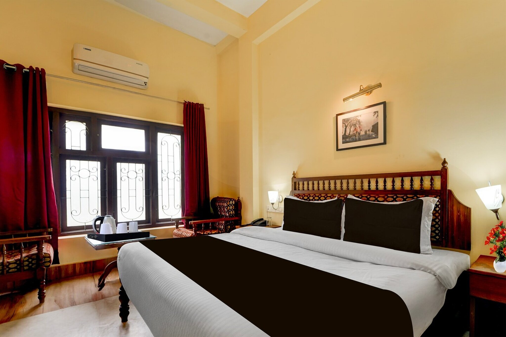 Ground floor: (bedroom(double bed, TV, seating area, air conditioning, telephone), bathroom(bathtub or shower, shower, washbasin, toilet, Towels incl., shampoo, body soap, hot water), lift)