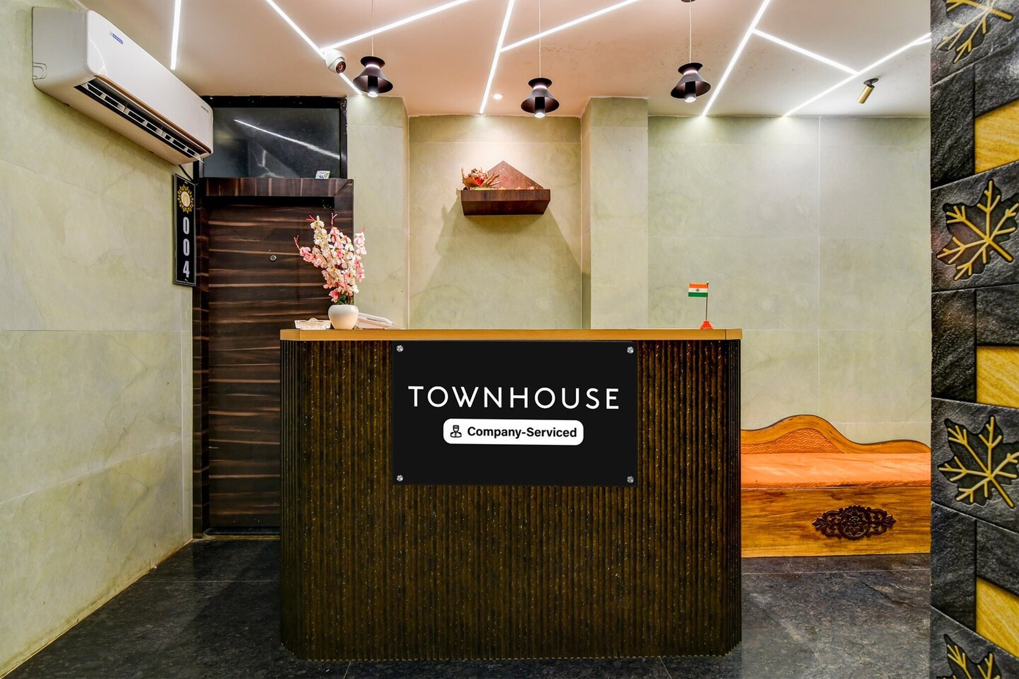 Ground floor: (bedroom(double bed, TV, seating area, air conditioning, telephone), bathroom(bathtub or shower, shower, washbasin, toilet, Towels incl., shampoo, body soap, hot water))