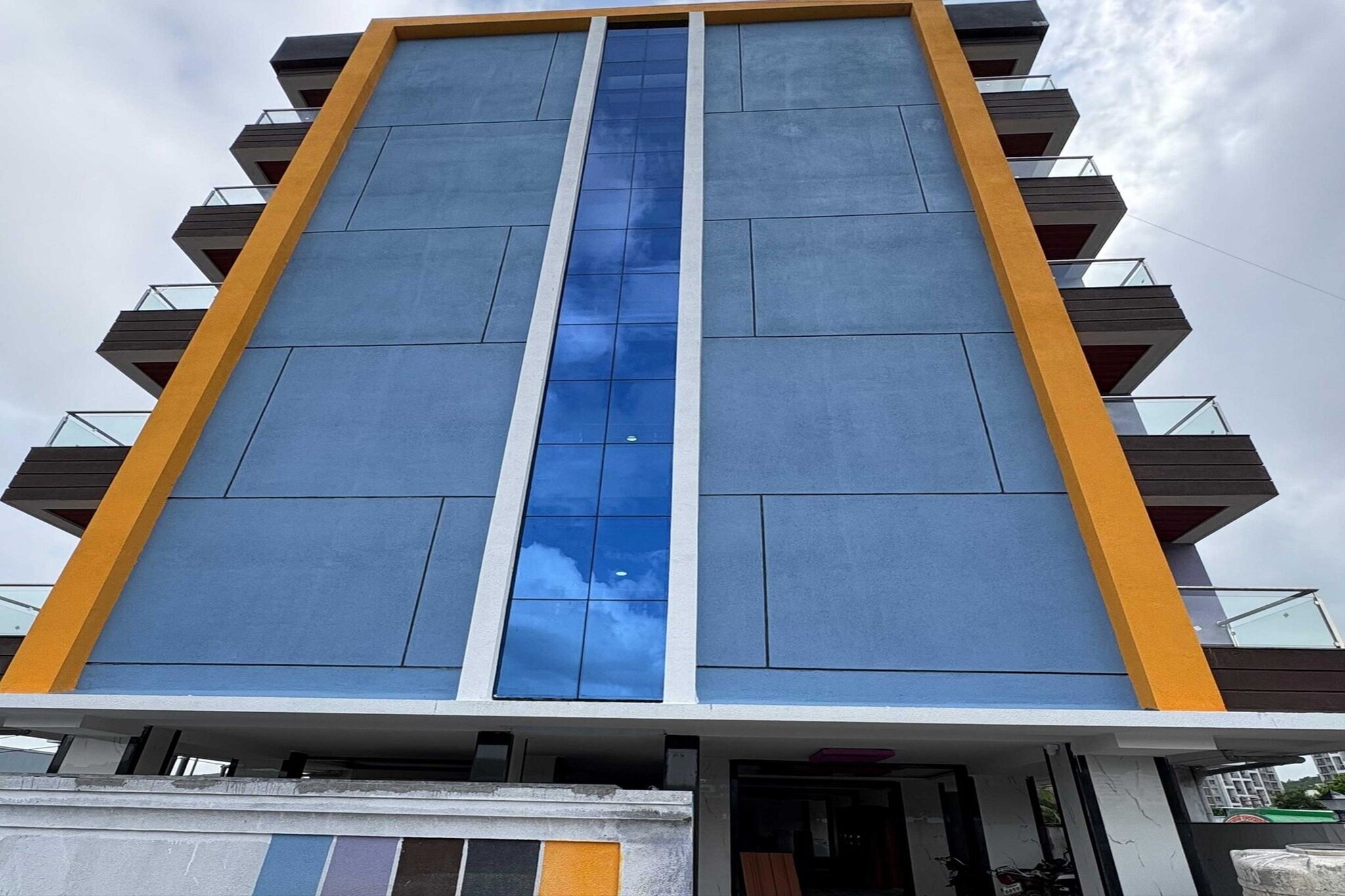 Ground floor: (bedroom(double bed, TV, seating area, air conditioning, telephone), bathroom(bathtub or shower, shower, washbasin, toilet, Towels incl., shampoo, body soap, hot water))
