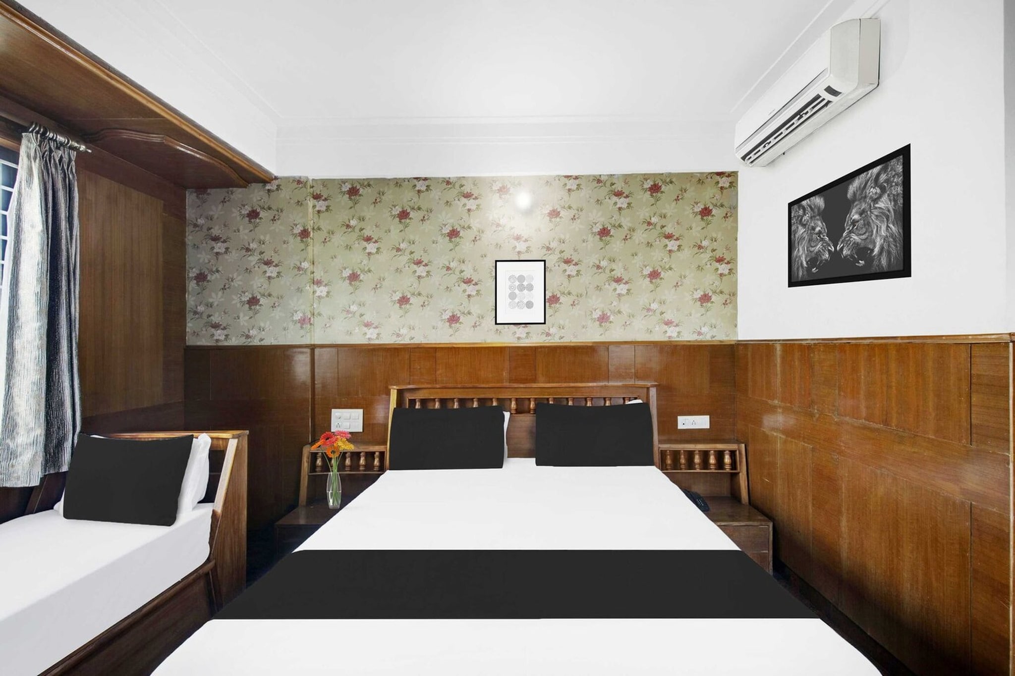 Located within 1.3 km of Mysore Palace and 19 km of Brindavan Garden, Townhouse Oak Mysore Palace provides rooms with air conditioning and a private bathroom in Mysore. With free WiFi, this 4-star hotel offers room service and a 24-hour front desk. The hotel features family rooms.

All units at the hotel are equipped with a seating area, a flat-screen TV with satellite channels and a private bathroom with free toiletries and a bath or shower. Guest rooms include a desk.

Popular points of interest near Townhouse Oak Mysore Palace include Mysore Bus Stand, Dodda Gadiyara and Chamundi Vihar Stadium. Mysore Airport is 11 km away.


Unmarried couples are warmly welcome at this property.
Guests with local ID proof are warmly welcome.
Early Check-In Policy: A full day’s room rate will be charged for check-ins before 6:00 AM. Complimentary early check-in is available between 6:00 AM and 10:00 AM, subject to room availability.
Check-in is only available to guests aged 18 and above. Please provide a government-issued ID to confirm your age.


