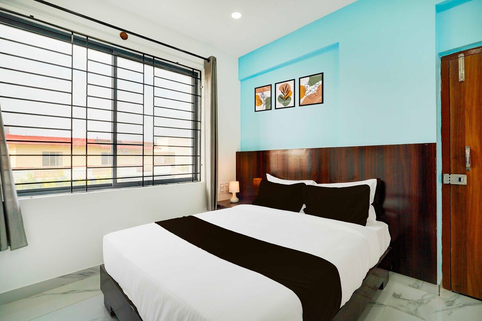 Located within 4 km of The Heritage Centre & Aerospace Museum and 6.6 km of Brigade Road, Collection O Jeevan Bima Nagar HAL Road provides rooms with air conditioning and a private bathroom in Bengaluru. This 3-star hotel offers room service, a 24-hour front desk and free WiFi. The hotel features family rooms.
Guest rooms at the hotel are equipped with a seating area, a flat-screen TV with satellite channels and a private bathroom with free toiletries and a bath or shower. All rooms include a desk.
Commercial Street is 6.7 km from Collection O Jeevan Bima Nagar HAL Road, while Chinnaswamy Stadium is 7.7 km away. Kempegowda International Airport is 34 km from the property.
Unmarried couples are warmly welcome at this property.
Guests with local ID proof are warmly welcome.
Early Check-In Policy: A full day’s room rate will be charged for check-ins before 6:00 AM. Complimentary early check-in is available between 6:00 AM and 10:00 AM, subject to room availability.
Check-in is only available to guests aged 18 and above. Please provide a government-issued ID to confirm your age.