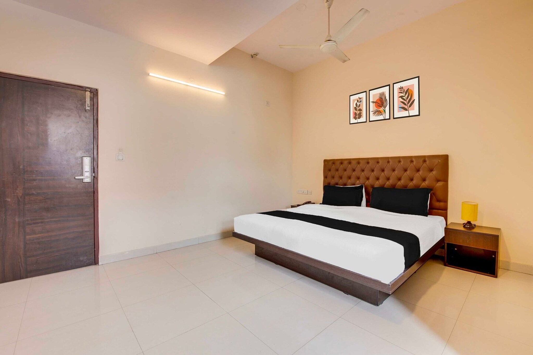 Located within 7.6 km of Commercial Street and 8.8 km of Chinnaswamy Stadium, Collection O HBR Layout provides rooms with air conditioning and a private bathroom in Bengaluru. This 3-star hotel offers room service, a 24-hour front desk and free WiFi. The hotel features family rooms.
Guest rooms at the hotel are equipped with a seating area, a flat-screen TV with satellite channels and a private bathroom with free toiletries and a bath or shower. All units include a desk.
Indira Gandhi Musical Fountain Park is 9 km from Collection O HBR Layout, while Bangalore Palace is 10 km away. Kempegowda International Airport is 24 km from the property.
Unmarried couples are warmly welcome at this property.
Guests with local ID proof are warmly welcome.
Early Check-In Policy: A full day’s room rate will be charged for check-ins before 6:00 AM. Complimentary early check-in is available between 6:00 AM and 10:00 AM, subject to room availability.
Check-in is only available to guests aged 18 and above. Please provide a government-issued ID to confirm your age.