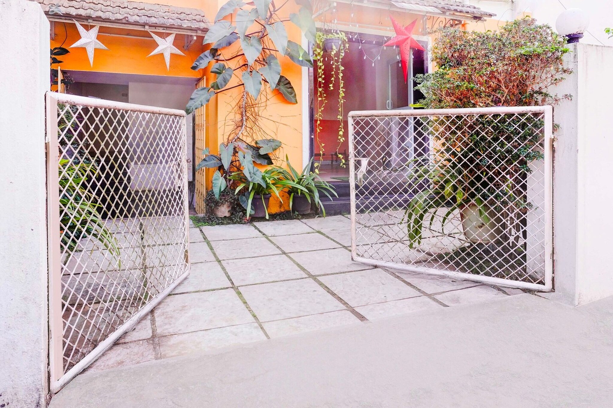 Ground floor: (bedroom(double bed, TV, seating area, air conditioning, telephone), bathroom(bathtub or shower, shower, washbasin, toilet, Towels incl., shampoo, body soap, hot water), parking)