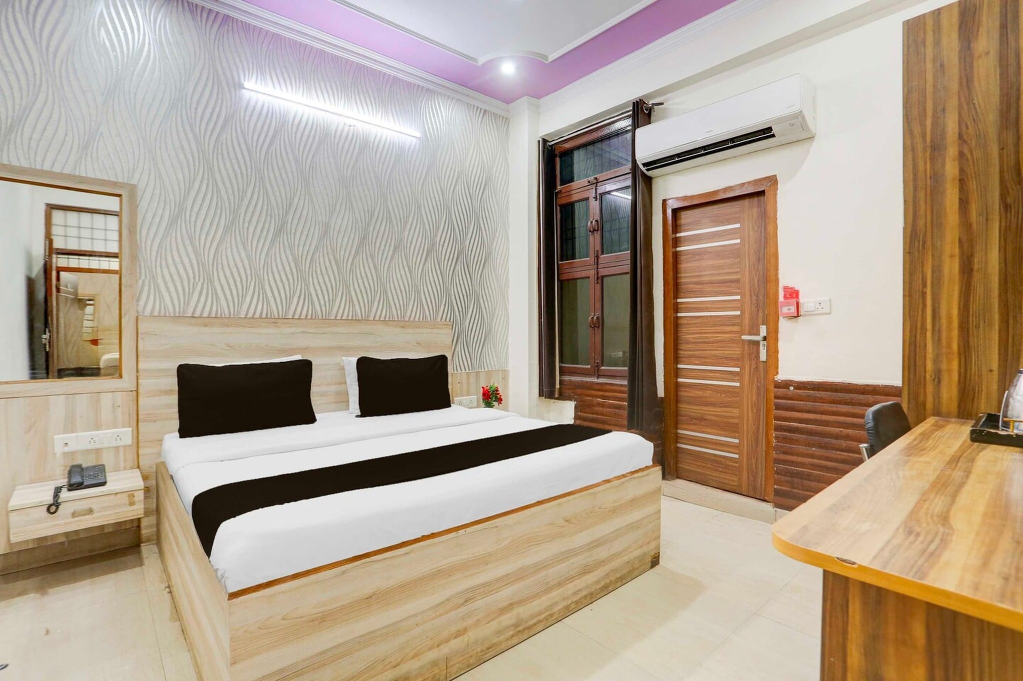 Situated within 10 km of MG Road and 14 km of WorldMark Gurgaon, Collection O Sector 4 Gurgaon features rooms with air conditioning and a private bathroom in Gurgaon. This 3-star hotel offers room service, a 24-hour front desk and free WiFi. The hotel has family rooms.

All rooms at the hotel are fitted with a seating area, a flat-screen TV with satellite channels and a private bathroom with free toiletries and a bath or shower. The rooms have a desk.

Qutub Minar is 23 km from Collection O Sector 4 Gurgaon, while Rashtrapati Bhavan is 29 km from the property. Delhi International Airport is 14 km away.


Unmarried couples are warmly welcome at this property.

Guests with local ID proof are warmly welcome.
Early Check-In Policy: A full day’s room rate will be charged for check-ins before 6:00 AM. Complimentary early check-in is available between 6:00 AM and 10:00 AM, subject to room availability.
Check-in is only available to guests aged 18 and above. Please provide a government-issued ID to confirm your age.


 
