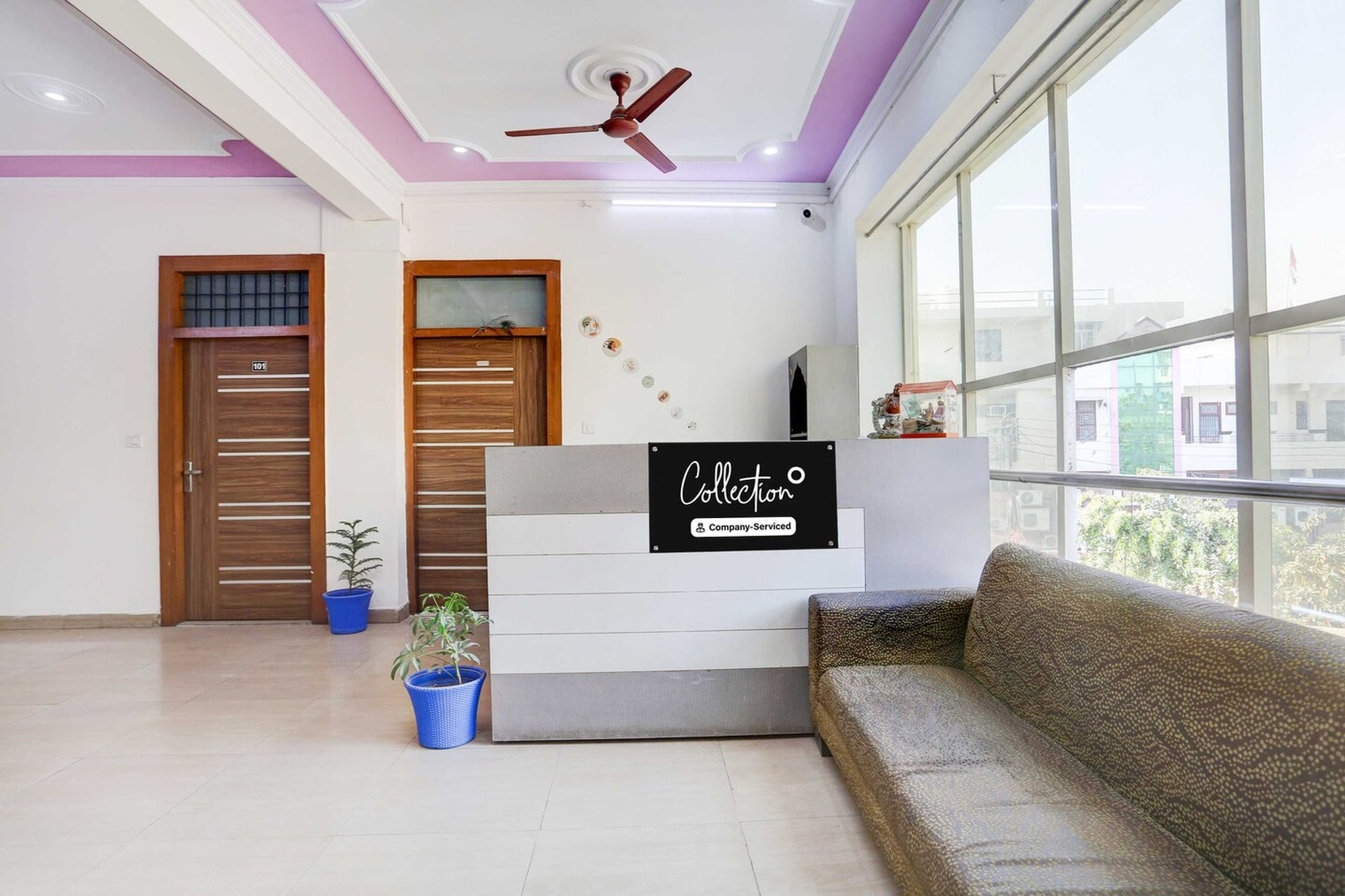 Ground floor: (bedroom(double bed, TV, seating area, air conditioning, telephone), bathroom(bathtub or shower, shower, washbasin, toilet, Towels incl., shampoo, body soap, hot water))
