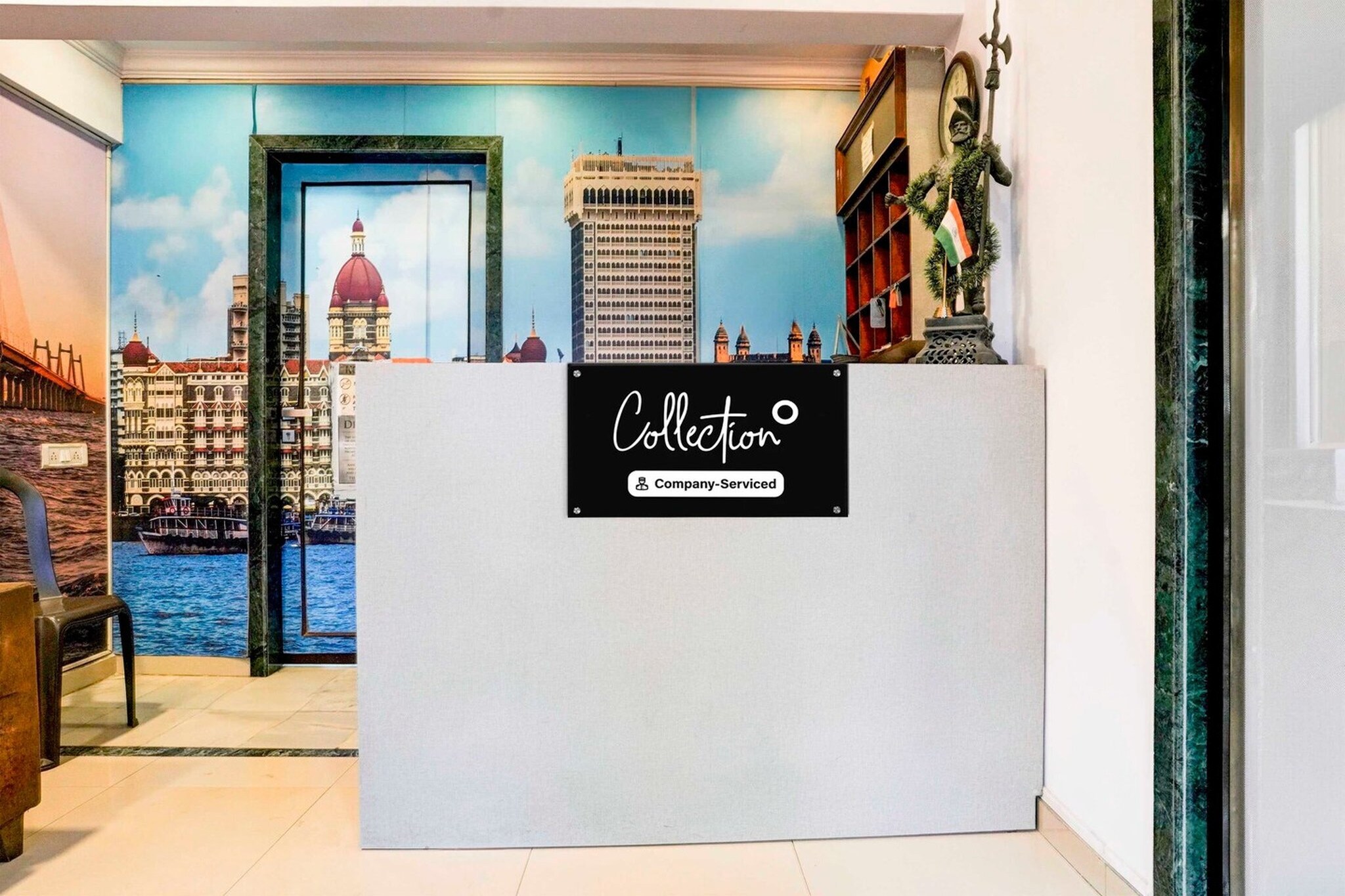 Ground floor: (bedroom(double bed, TV, seating area, air conditioning, telephone), bathroom(bathtub or shower, shower, washbasin, toilet, Towels incl., shampoo, body soap, hot water), parking)