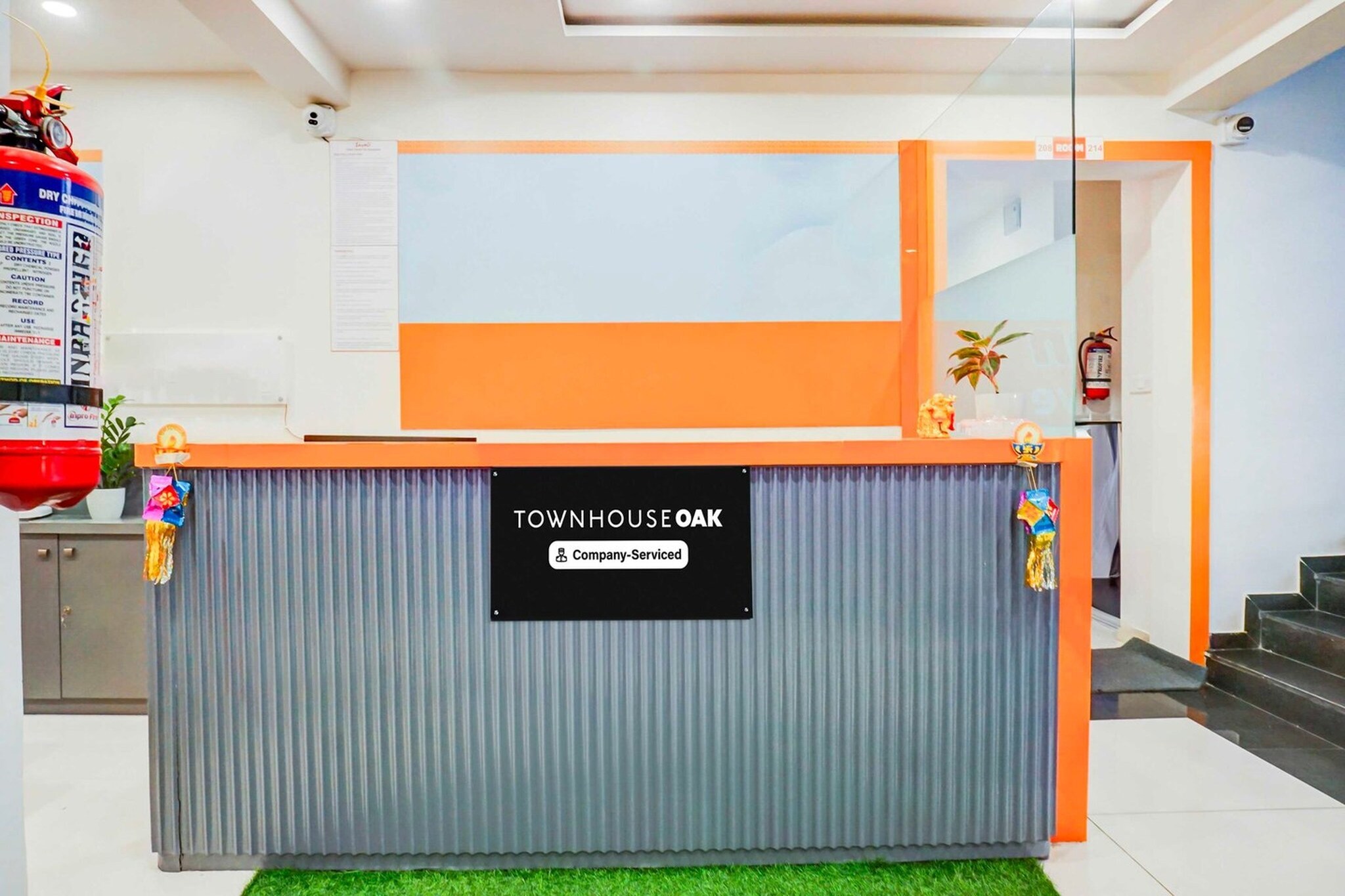 Ground floor: (bedroom(double bed, TV, seating area, air conditioning, telephone), bathroom(bathtub or shower, shower, washbasin, toilet, Towels incl., shampoo, body soap, hot water), parking)