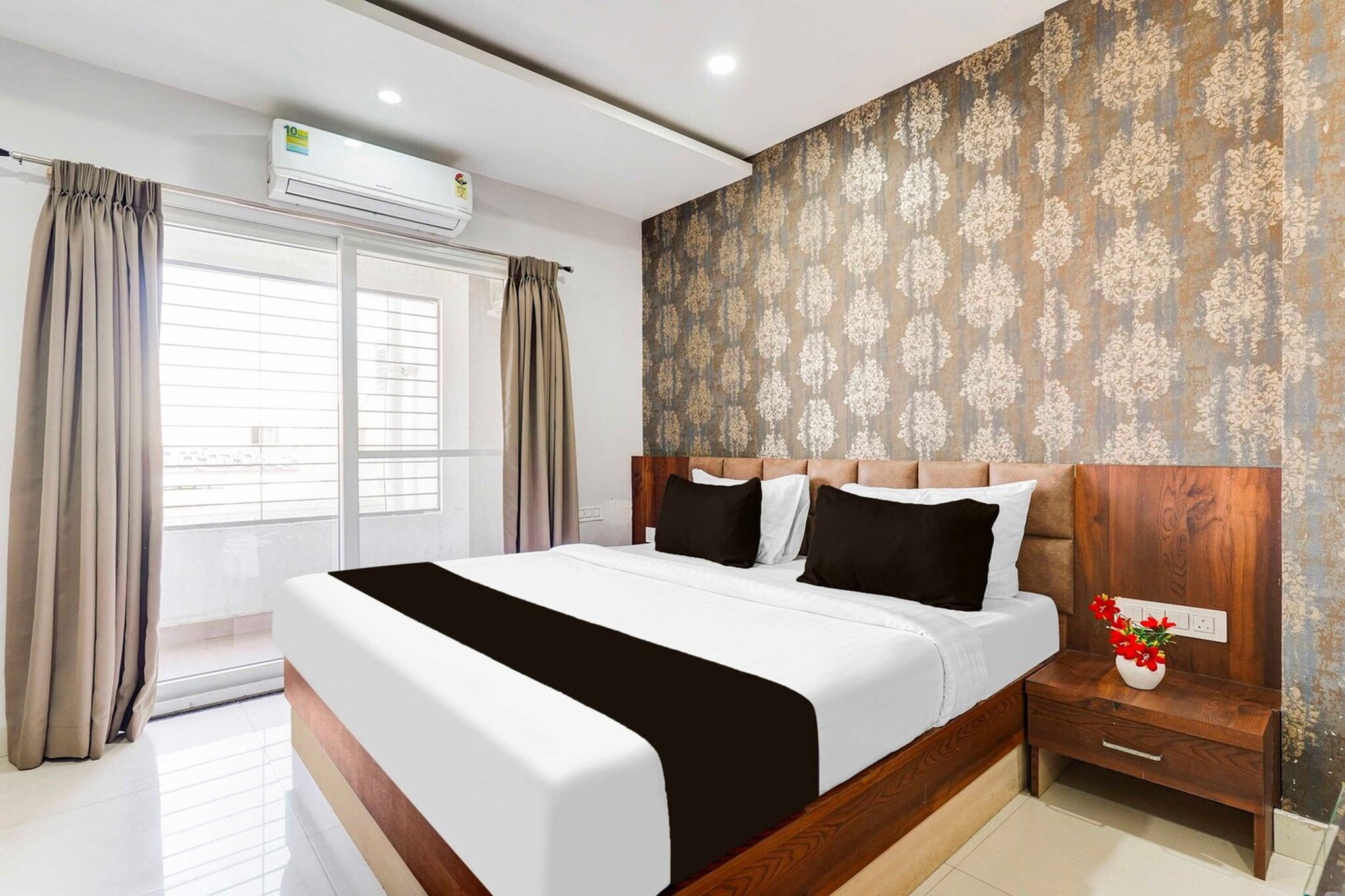 Townhouse DLF Newtown is located in Bengaluru, within 8.6 km of Forum Mall, Koramangala and 11 km of ISKCON Hare Krishna Temple. With a restaurant, the 2-star hotel has air-conditioned rooms with free WiFi, each with a private bathroom. The accommodation provides room service, a 24-hour front desk and luggage storage for guests.

At the hotel, each room comes with a desk. Guest rooms at Townhouse DLF Newtown are equipped with a seating area and a flat-screen TV with satellite channels.

Bull Temple is 12 km from the accommodation, while Brigade Road is 13 km away. Kempegowda International Airport is 46 km from the property.

Unmarried couples are warmly welcome at this property.
Guests with local ID proof are warmly welcome.
Early Check-In Policy: A full day’s room rate will be charged for check-ins before 6:00 AM. Complimentary early check-in is available between 6:00 AM and 10:00 AM, subject to room availability.
Check-in is only available to guests aged 18 and above. Please provide a government-issued ID to confirm your age.
