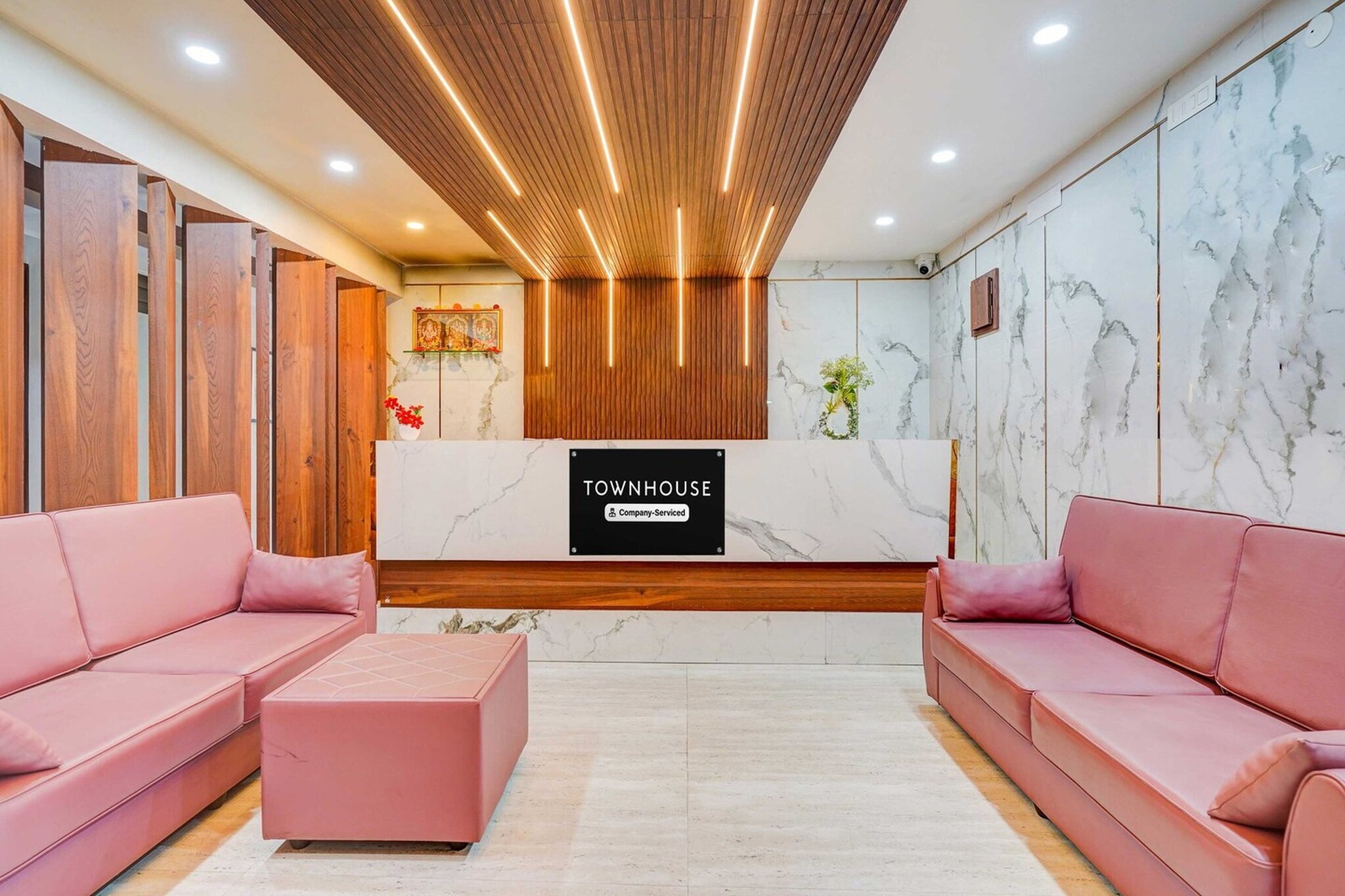 Ground floor: (bedroom(double bed, TV, seating area, air conditioning, telephone), bathroom(bathtub or shower, shower, washbasin, toilet, Towels incl., shampoo, body soap, hot water), parking, lift)