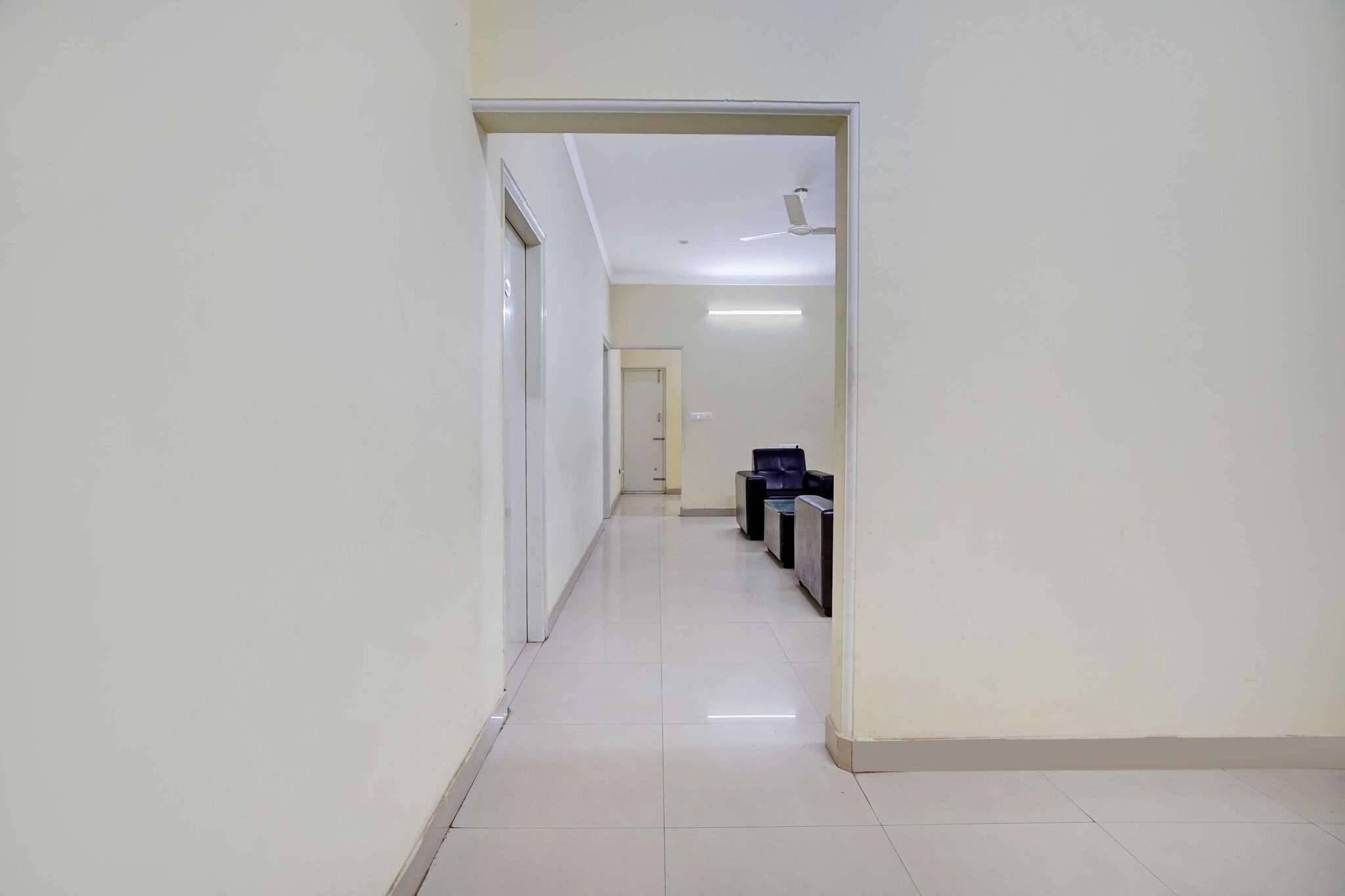 Ground floor: (bedroom(double bed, TV, seating area, air conditioning, telephone), bathroom(bathtub or shower, shower, washbasin, toilet, Towels incl., shampoo, body soap, hot water))