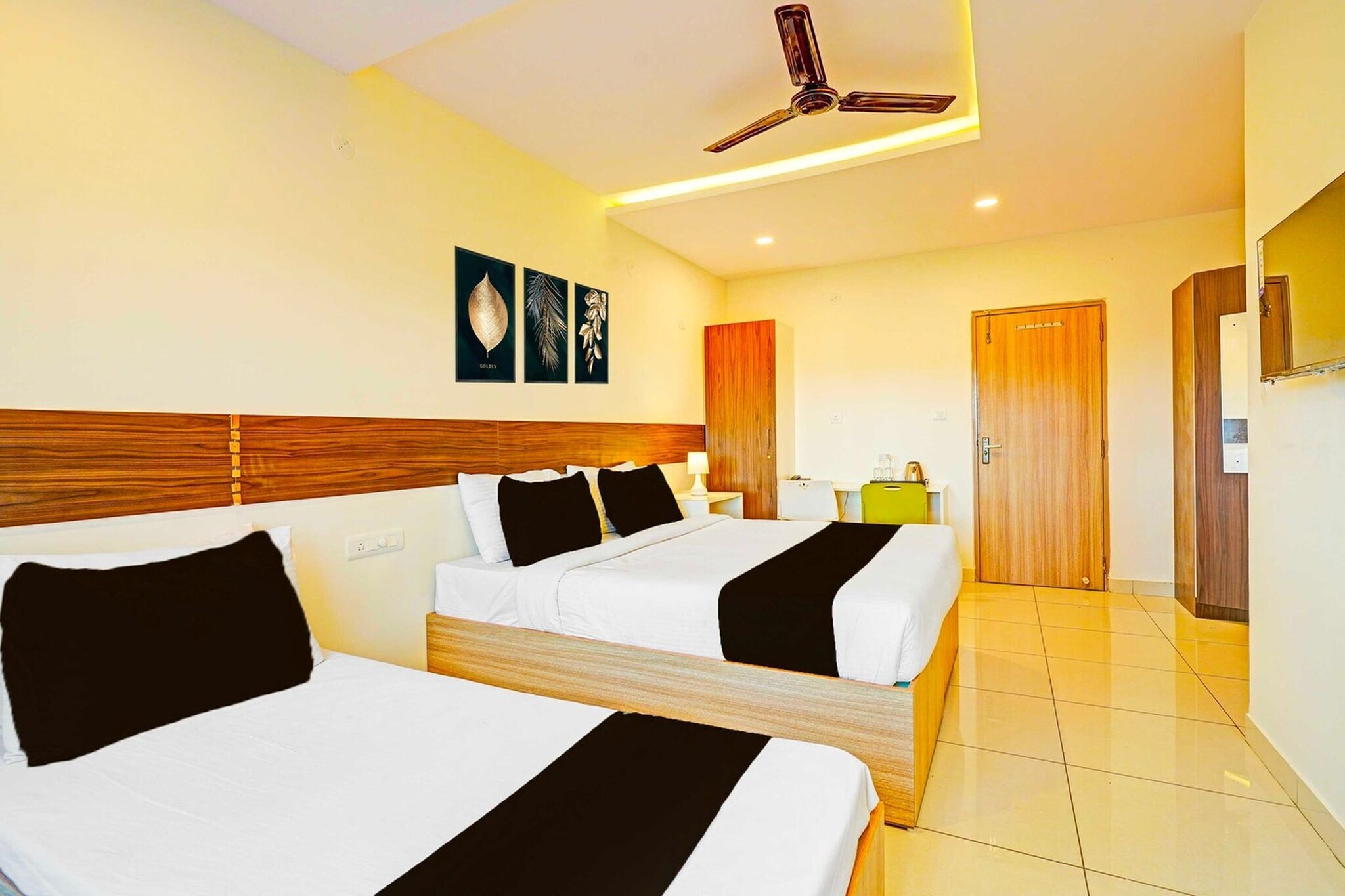 Situated within 9.3 km of Forum Mall, Koramangala and 10 km of ISKCON Hare Krishna Temple, Hotel O Muthurayya Swamy Layout features rooms with air conditioning and a private bathroom in Bengaluru. With free WiFi, this 3-star hotel offers room service and a 24-hour front desk. The hotel has family rooms.
The rooms at the hotel are fitted with a seating area, a flat-screen TV with satellite channels and a private bathroom with free toiletries and a bath or shower. Guest rooms have a desk.
Bull Temple is 12 km from Hotel O Muthurayya Swamy Layout, while Brigade Road is 13 km from the property. Kempegowda International Airport is 46 km away.
Unmarried couples are warmly welcome at this property.
Guests with local ID proof are warmly welcome.
Early Check-In Policy: A full day’s room rate will be charged for check-ins before 6:00 AM. Complimentary early check-in is available between 6:00 AM and 10:00 AM, subject to room availability.
Check-in is only available to guests aged 18 and above. Please provide a government-issued ID to confirm your age.