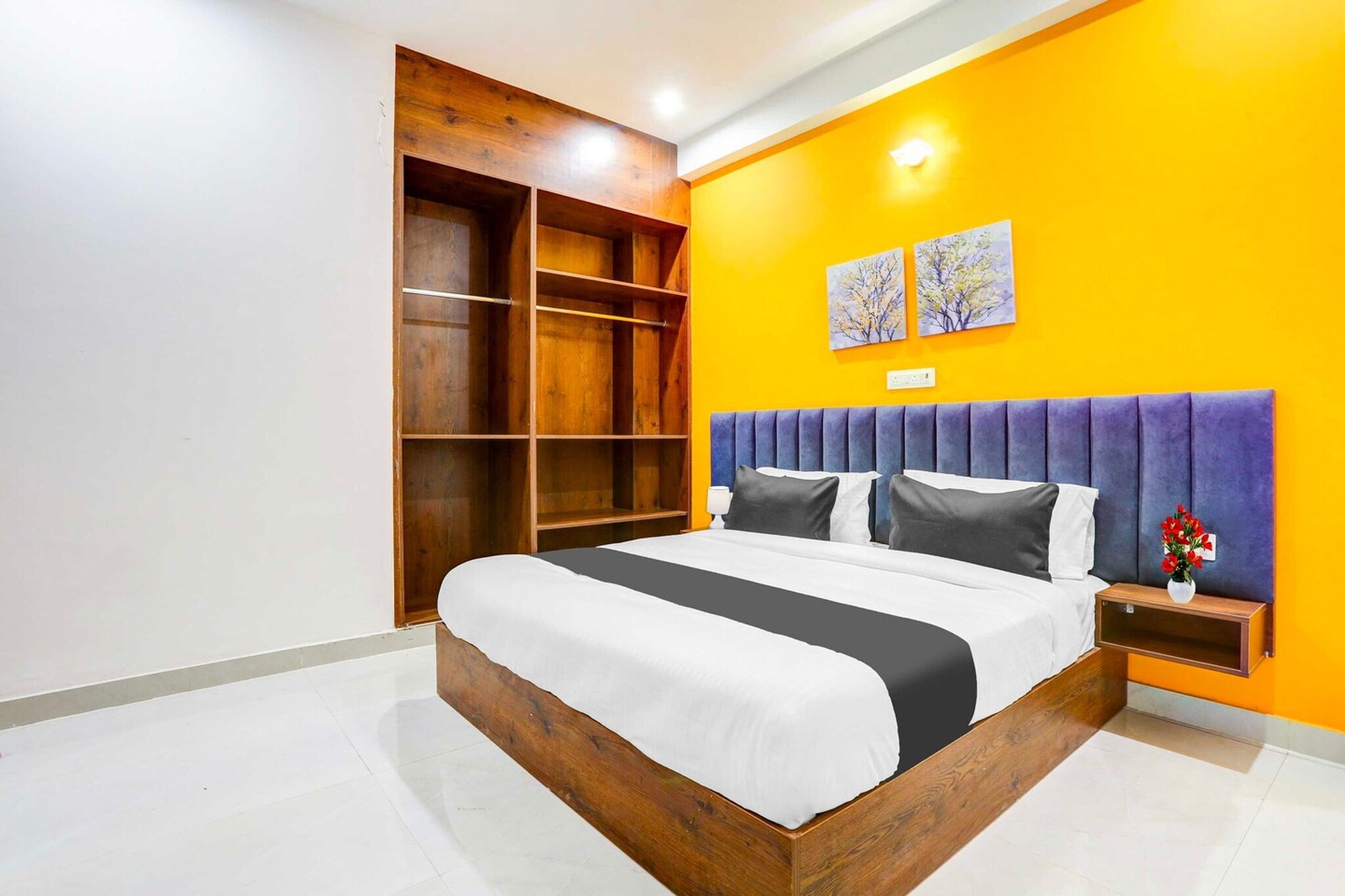 Set within 5 km of WorldMark Gurgaon and 15 km of MG Road, Townhouse Oak Sector 69 Gurgaon offers rooms with air conditioning and a private bathroom in Gurgaon. This 4-star hotel offers room service, a 24-hour front desk and free WiFi. The hotel features family rooms.

The units at the hotel come with a seating area, a flat-screen TV with satellite channels and a private bathroom with free toiletries and a bath or shower. All guest rooms feature a desk.

Qutub Minar is 26 km from Townhouse Oak Sector 69 Gurgaon, while Tughlaqabad Fort is 33 km away. Delhi International Airport is 31 km from the property.


Unmarried couples are warmly welcome at this property.

Guests with local ID proof are warmly welcome.
Early Check-In Policy: A full day’s room rate will be charged for check-ins before 6:00 AM. Complimentary early check-in is available between 6:00 AM and 10:00 AM, subject to room availability.
Check-in is only available to guests aged 18 and above. Please provide a government-issued ID to confirm your age.

