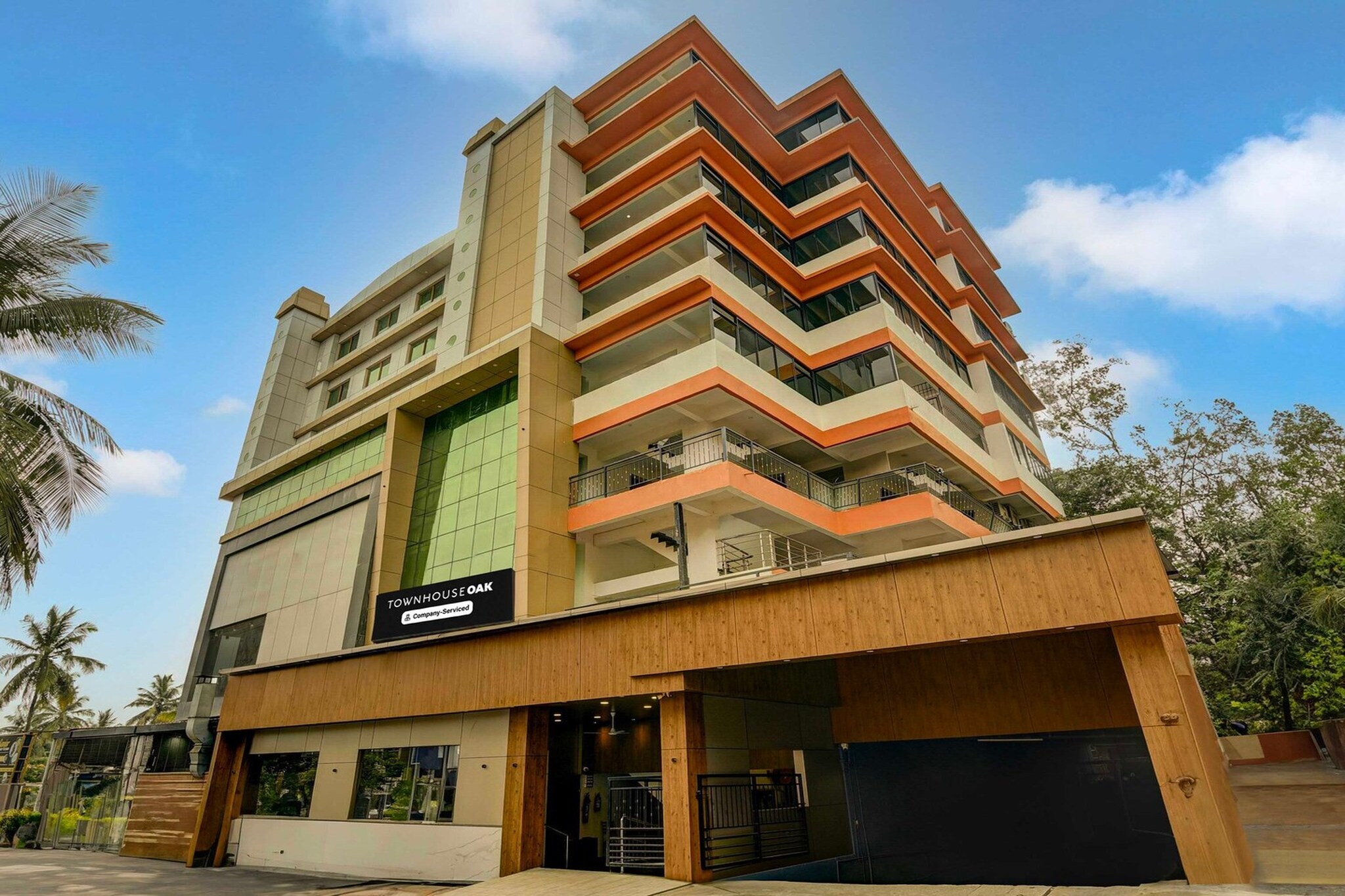 Ground floor: (bedroom(double bed, TV, seating area, air conditioning, telephone), bathroom(bathtub or shower, shower, washbasin, toilet, Towels incl., shampoo, body soap, hot water), Parking)