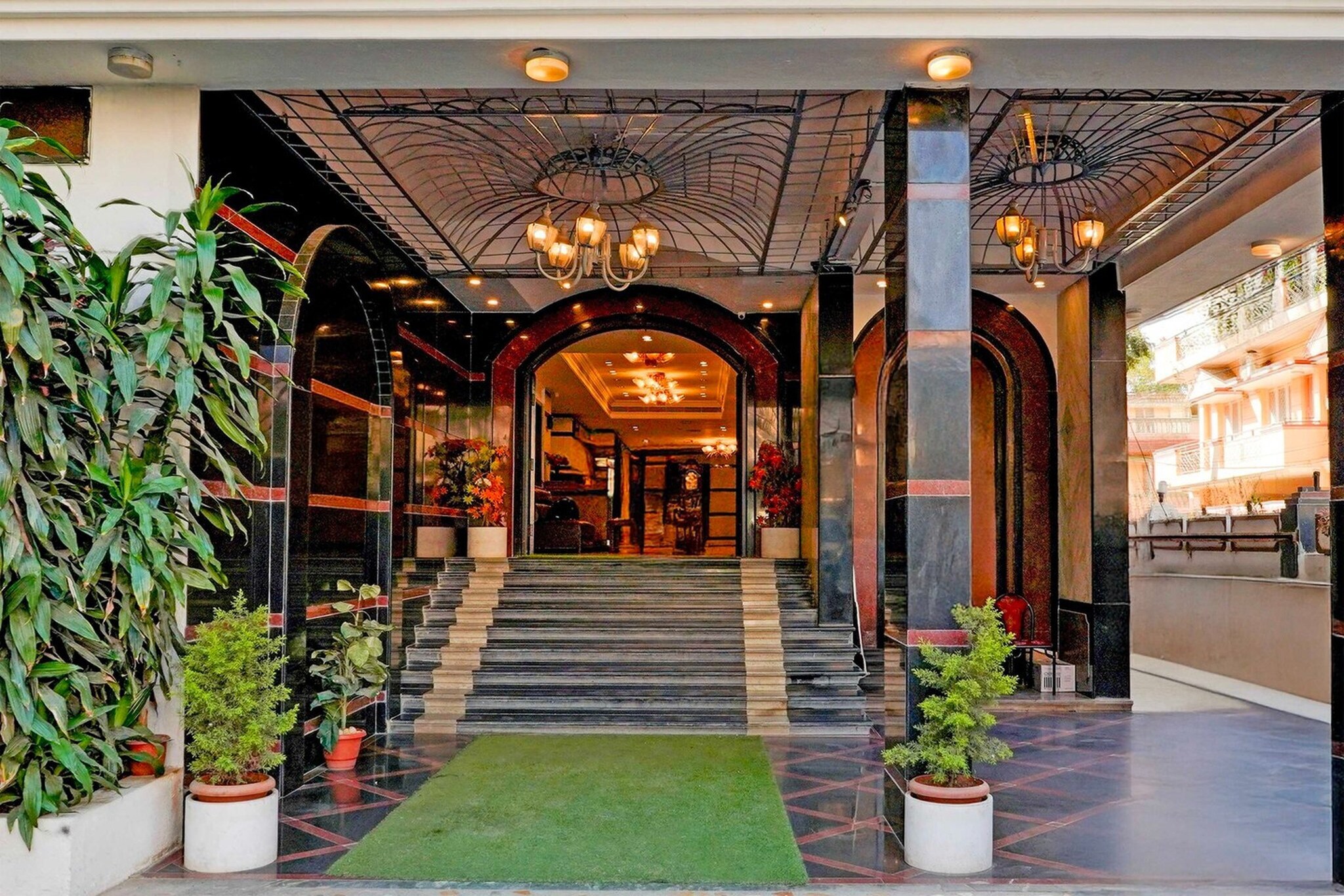Ground floor: (bedroom(double bed, TV, seating area, air conditioning, telephone), bathroom(bathtub or shower, shower, washbasin, toilet, Towels incl., shampoo, body soap, hot water))
