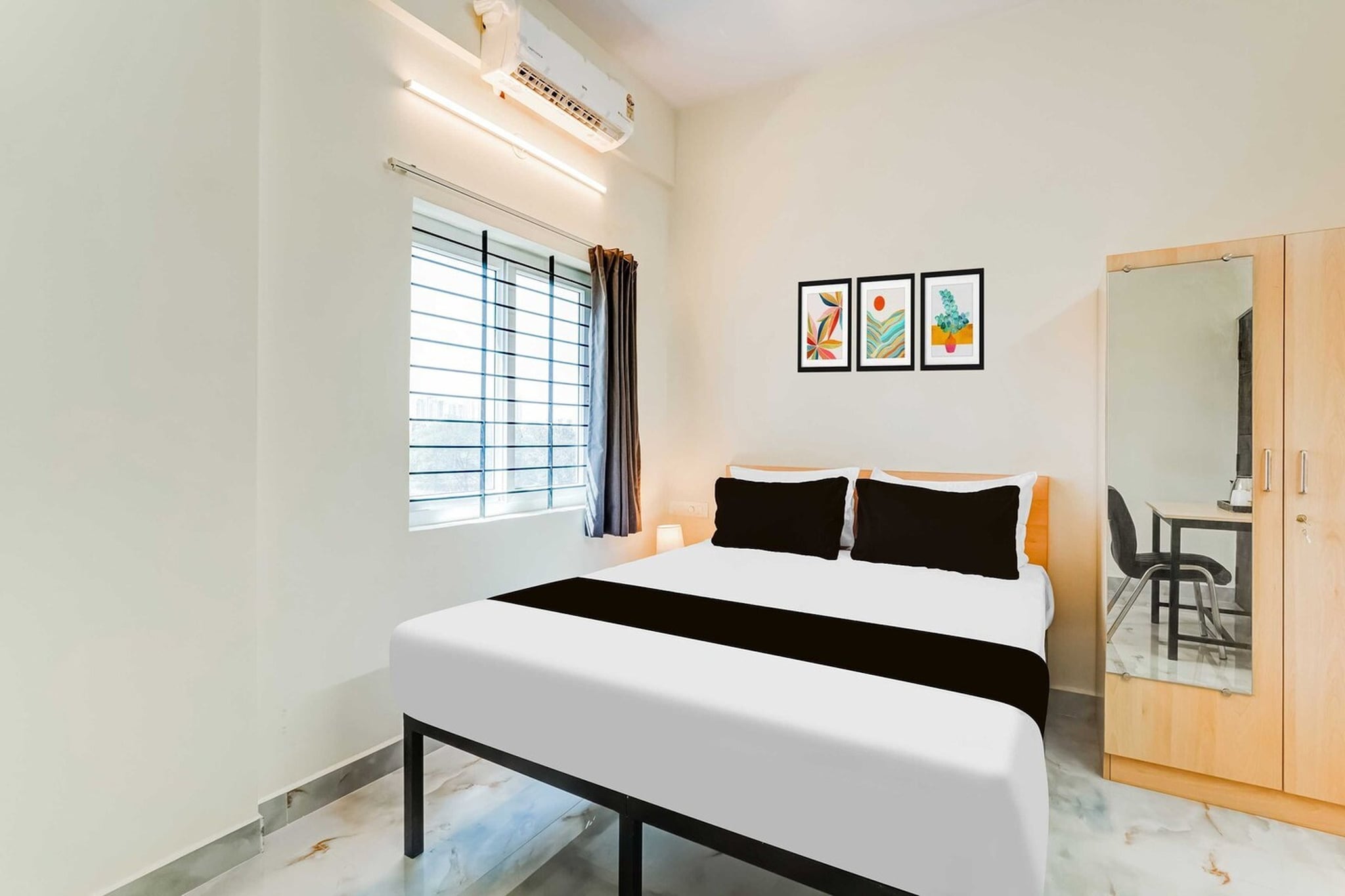 Located within 11 km of Commercial Street and 12 km of Chinnaswamy Stadium, Townhouse Oak Hennur Prakruthi Layout Bangalore provides rooms with air conditioning and a private bathroom in Bengaluru. With free WiFi, this 4-star hotel offers room service and a 24-hour front desk. The hotel features family rooms.

All units at the hotel are equipped with a seating area, a flat-screen TV with satellite channels and a private bathroom with free toiletries and a bath or shower. All guest rooms include a desk.

Indira Gandhi Musical Fountain Park is 13 km from Townhouse Oak Hennur Prakruthi Layout Bangalore, while Brigade Road is 13 km away. Kempegowda International Airport is 25 km from the property.

1. Unmarried couples are warmly welcome at this property.
2. Guests with local ID proof are warmly welcome.
3. Early Check-In Policy: A full dayâ€™s room rate will be charged for check-ins before 6:00 AM. Complimentary early check-in is available between 6:00 AM and 10:00 AM, subject to room availability.
Check-in is only available to guests aged 18 and above. Please provide a government-issued ID to confirmÂ yourÂ age.


