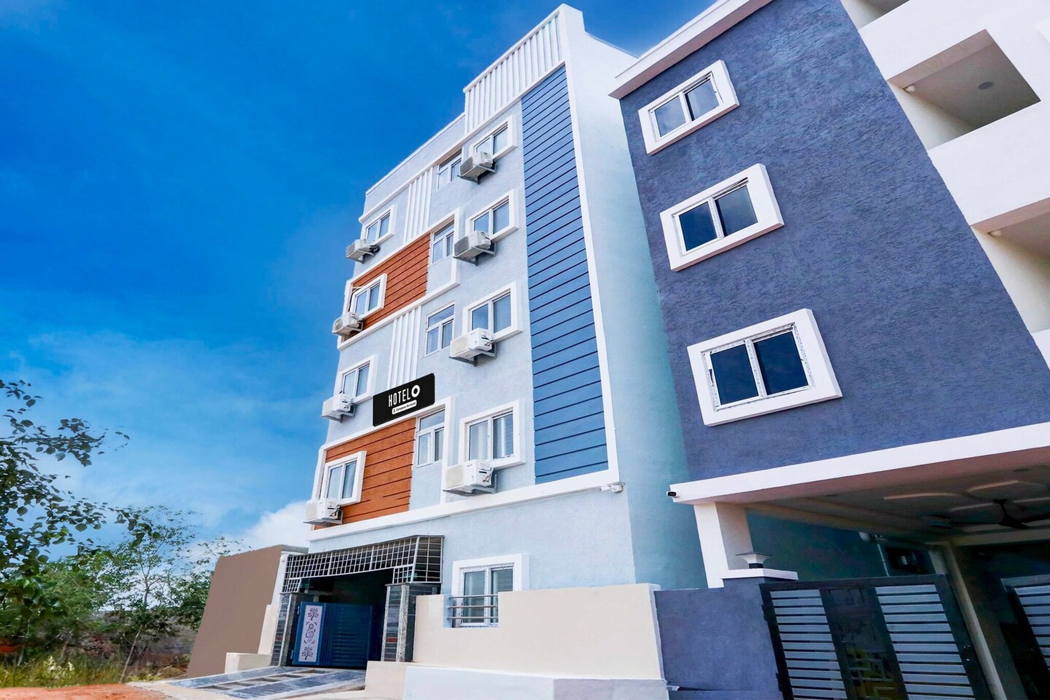 Located within 19 km of Ramoji Film City and 20 km of Charminar, Collection O Adibatla near TCS provides rooms with air conditioning and a private bathroom in Hyderabad. This 3-star hotel offers room service, a 24-hour front desk and free WiFi. The hotel features family rooms.
All units at the hotel are equipped with a seating area, a flat-screen TV with satellite channels and a private bathroom with free toiletries and a bath or shower. Guest rooms include a desk.
Mecca Masjid is 20 km from Collection O Adibatla near TCS, while Chowmahalla Palace is 21 km away. Rajiv Gandhi International Airport is 15 km from the property.
Unmarried couples are warmly welcome at this property.
Guests with local ID proof are warmly welcome.
Early Check-In Policy: A full day’s room rate will be charged for check-ins before 6:00 AM. Complimentary early check-in is available between 6:00 AM and 10:00 AM, subject to room availability.
Check-in is only available to guests aged 18 and above. Please provide a government-issued ID to confirm your age.