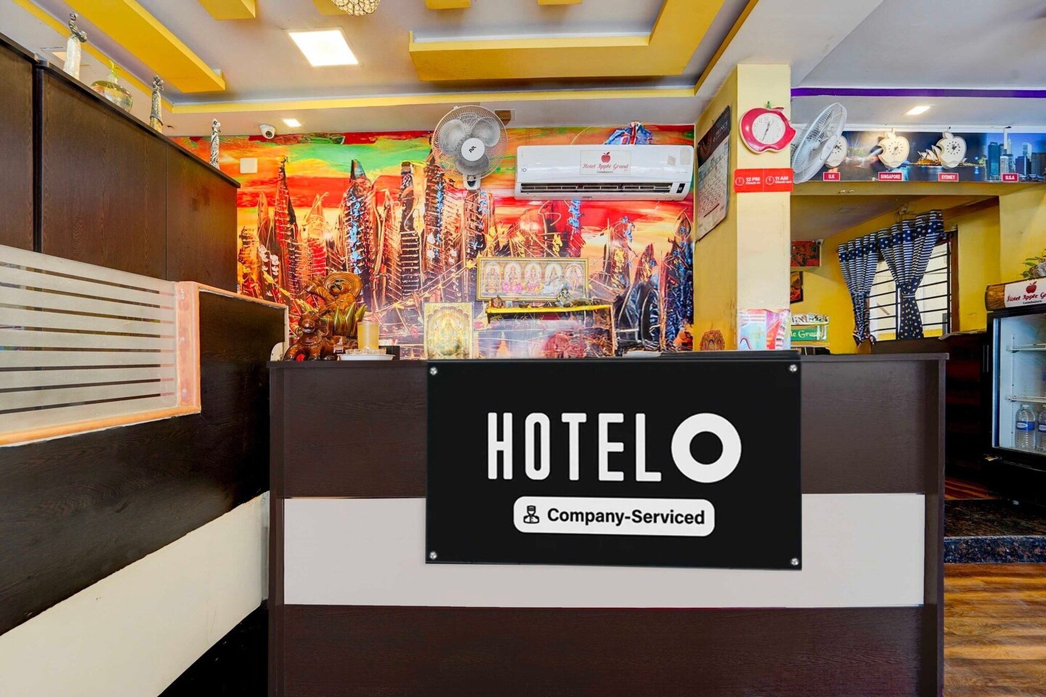 Ground floor: (bedroom(double bed, TV, seating area, air conditioning, telephone), bathroom(bathtub or shower, shower, washbasin, toilet, Towels incl., shampoo, body soap, hot water), parking)