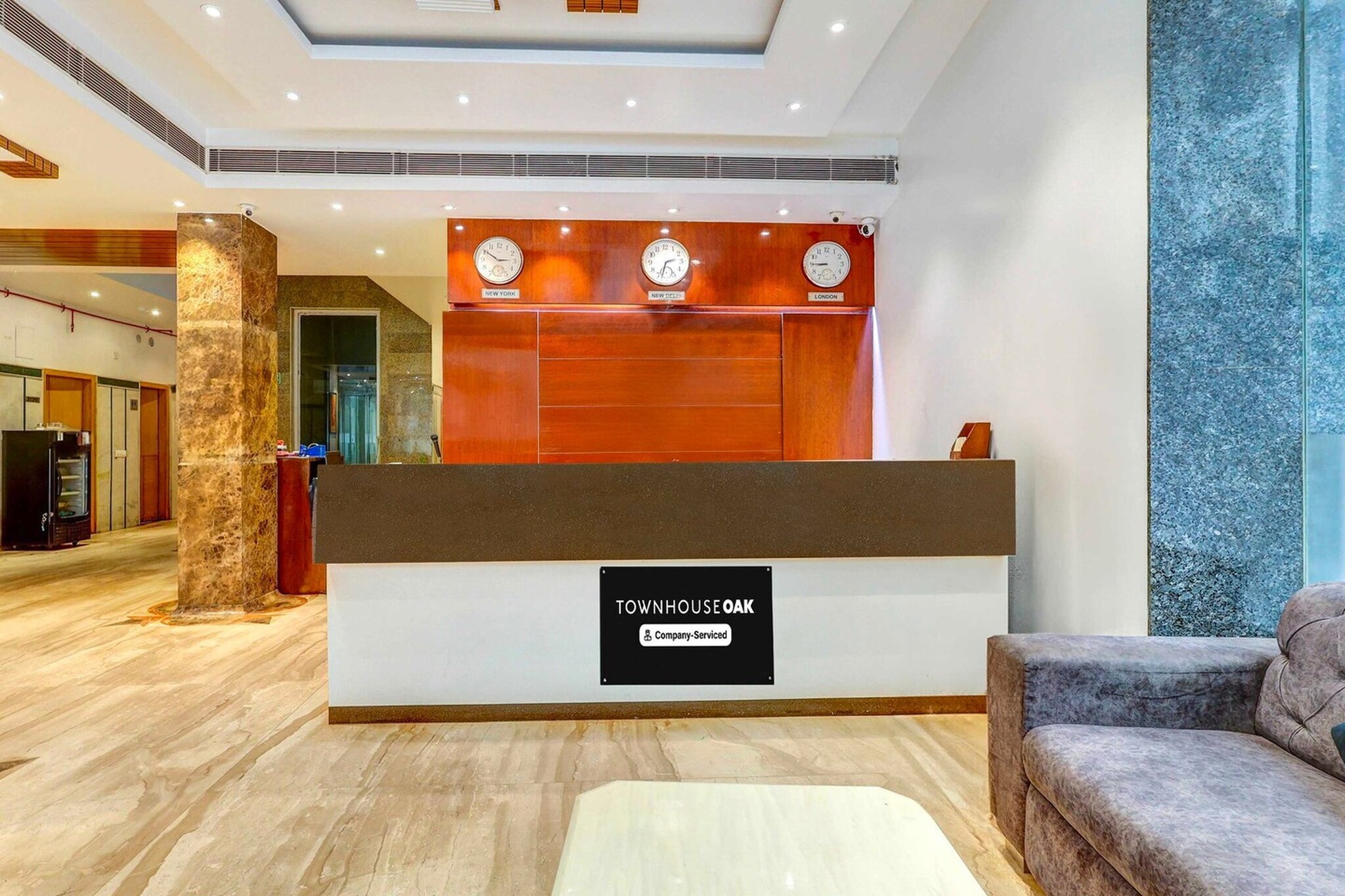 Ground floor: (bedroom(double bed, TV, seating area, air conditioning, telephone), bathroom(bathtub or shower, shower, washbasin, toilet, Towels incl., shampoo, body soap, hot water), Parking)