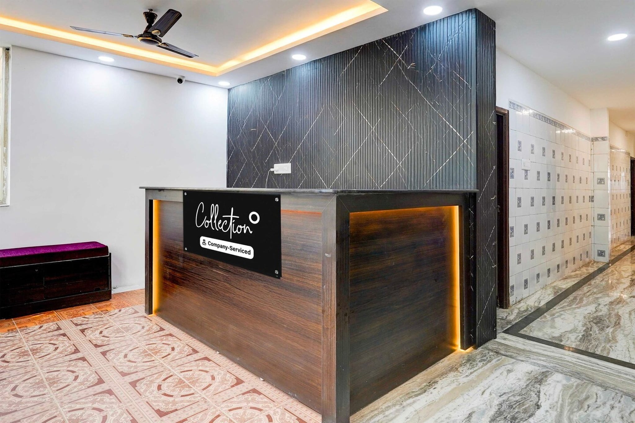 Ground floor: (bedroom(double bed, TV, seating area, air conditioning, telephone), bathroom(bathtub or shower, shower, washbasin, toilet, Towels incl., shampoo, body soap, hot water), parking)