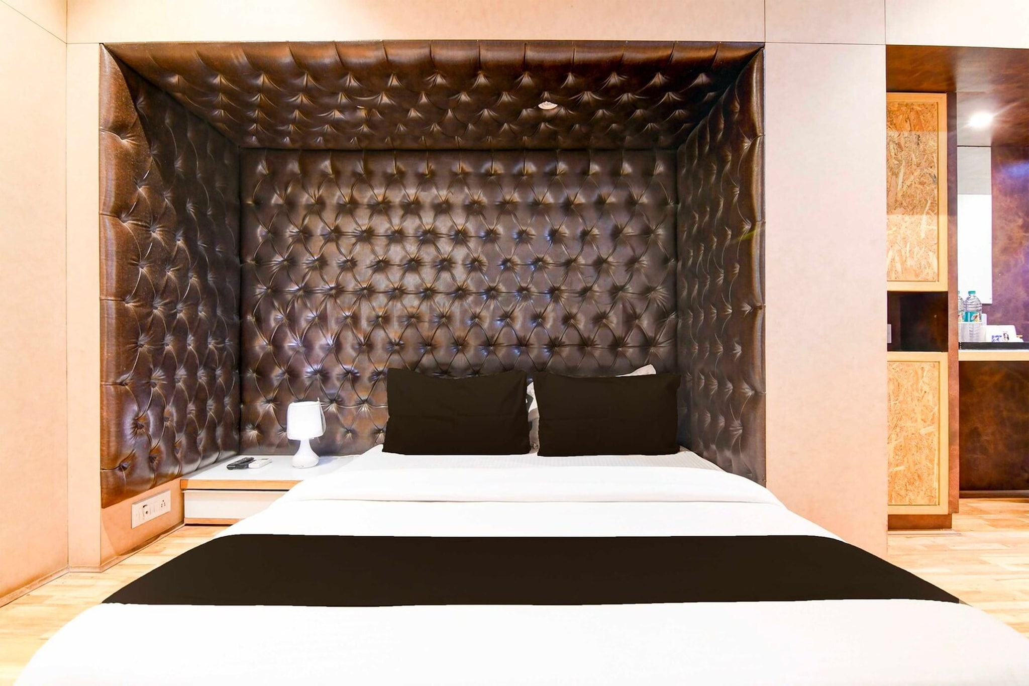 Situated within 6.8 km of Dumdum Metro Station and 10 km of M G Road Metro Station, Hotel O VIP Road offers rooms in kolkata. Featuring a restaurant, the 3-star hotel has air-conditioned rooms with free WiFi, each with a private bathroom. The accommodation features room service, a 24-hour front desk and luggage storage for guests.

At the hotel, rooms have a desk. The rooms at Hotel O VIP Road are fitted with a seating area and a flat-screen TV with satellite channels.

Sealdah Railway Station is 11 km from the accommodation, while Esplanade Metro Station is 13 km from the property. Netaji Subhash Chandra Bose International Airport is 3 km away.

Guests with local ID proof are warmly welcome.

Early Check-In Policy: A full day’s room rate will be charged for check-ins before 6:00 AM. Complimentary early check-in is available between 6:00 AM and 10:00 AM, subject to room availability.
Check-in is only available to guests aged 18 and above. Please provide a government-issued ID to confirm your age.