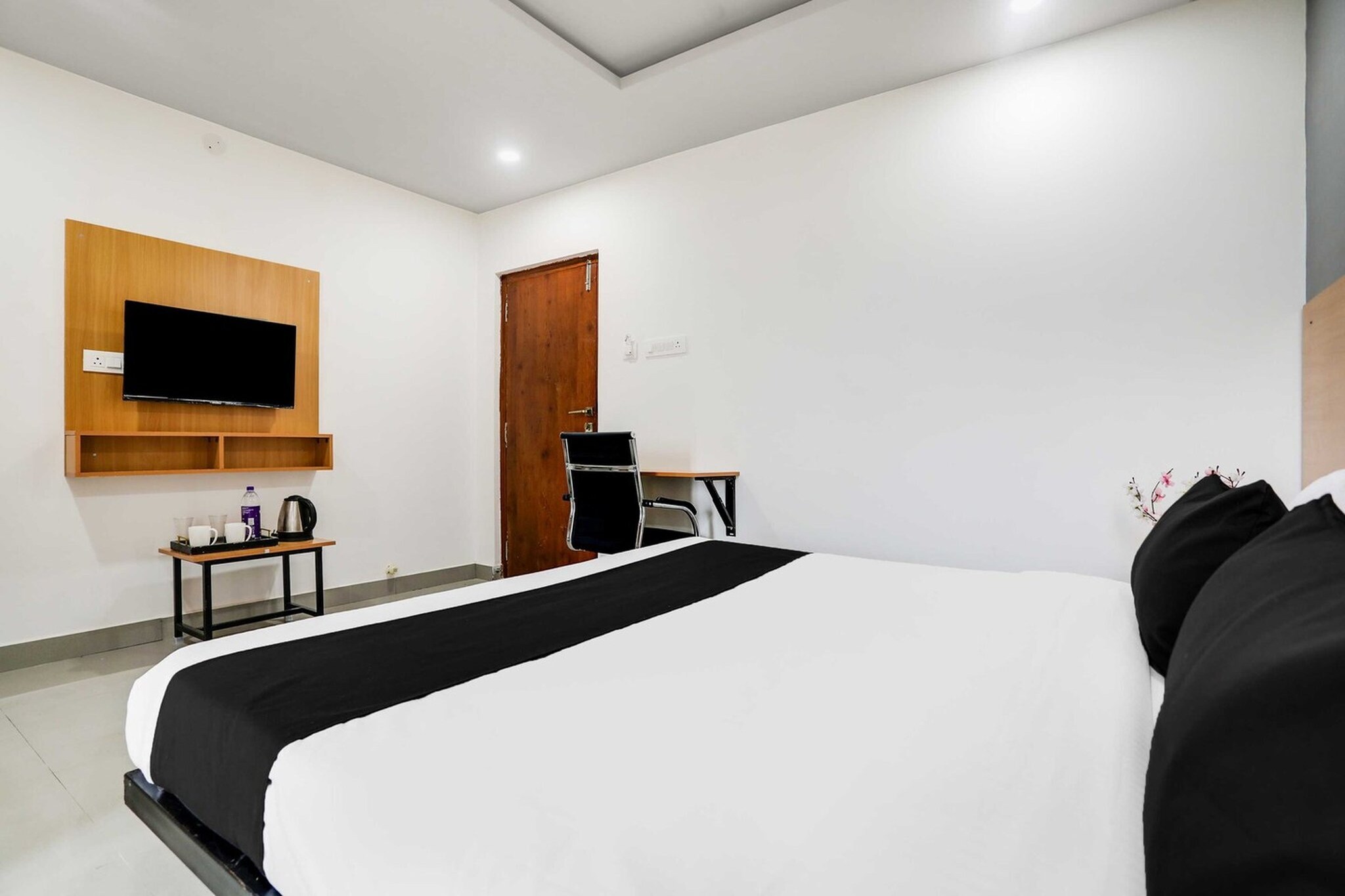 Comfortable Accommodations: Collection O Shamshabad Near Airport in Hyderabad offers family rooms with air-conditioning, private bathrooms, work desks, and seating areas. Each room includes free toiletries, a bath or shower, TV, tiled floors, and a wardrobe.
Essential Facilities: Guests enjoy free WiFi, a 24-hour front desk, housekeeping service, room service, and luggage storage. The hotel provides a welcoming environment with English and Hindi spoken at reception.
Convenient Location: Situated 6 km from Rajiv Gandhi International Airport, the hotel is close to attractions such as Nehru Zoological Park (15 km), Chowmahalla Palace and Mecca Masjid (16 km), and Golkonda Fort (19 km).
Early Check-In Policy: A full day’s room rate will be charged for check-ins before 6:00 AM. Complimentary early check-in is available between 6:00 AM and 10:00 AM, subject to room availability.
Check-in is only available to guests aged 18 and above. Please provide a government-issued ID to confirm your age.