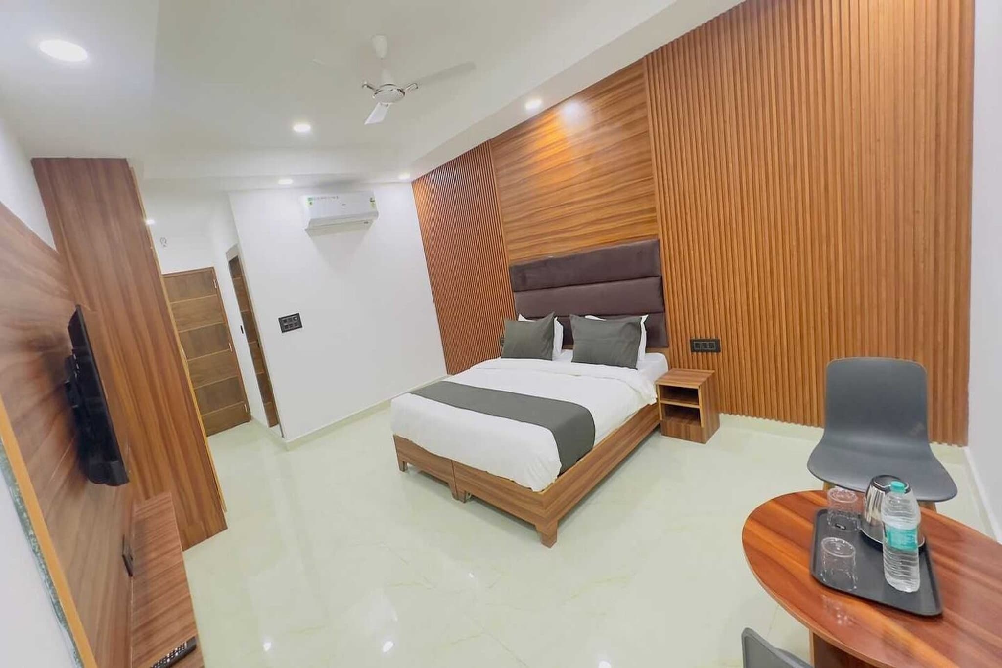 Hotel O Sector 18 Metro station