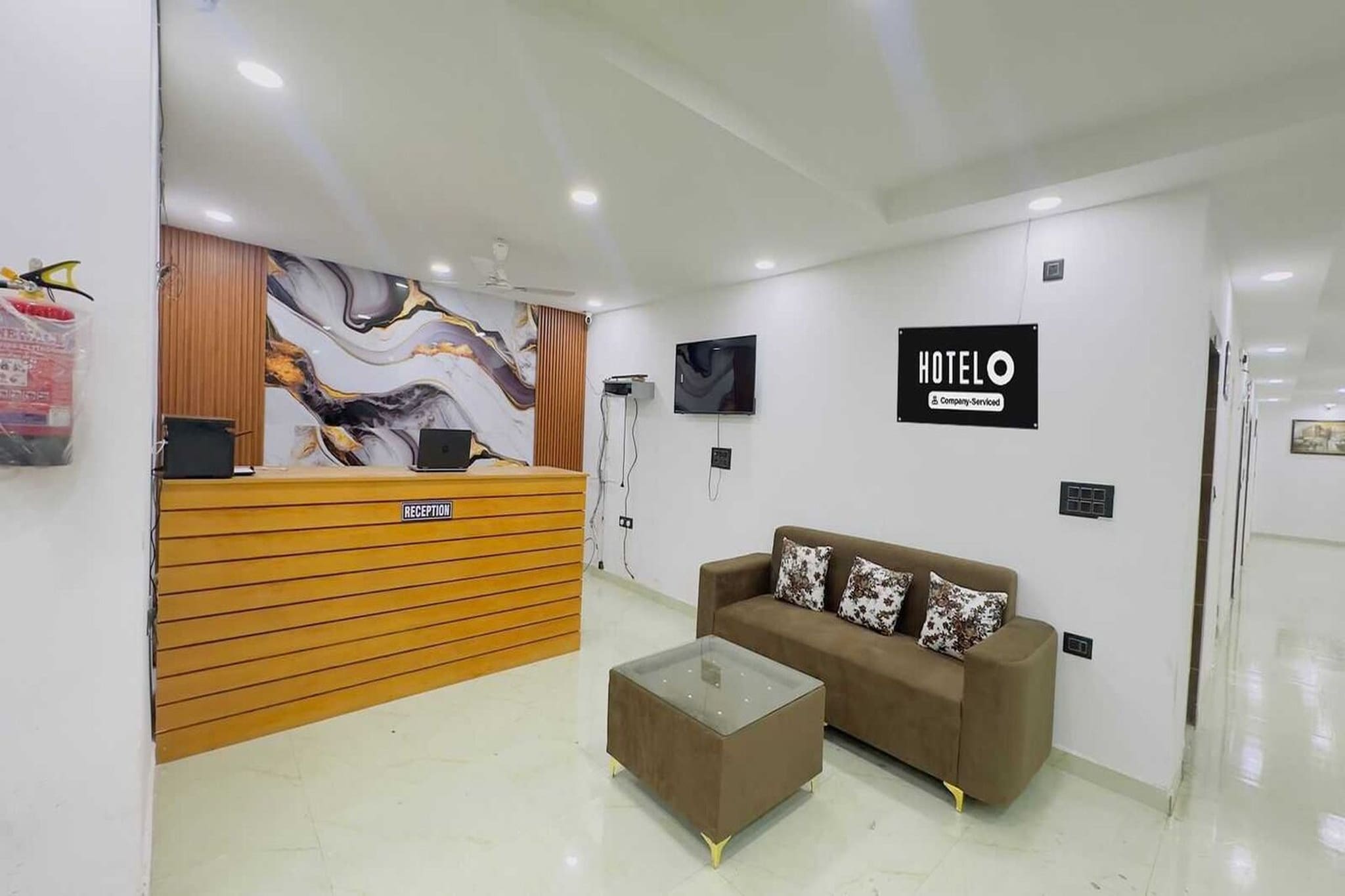 Ground floor: (bedroom(double bed, TV, seating area, air conditioning, telephone), bathroom(bathtub or shower, shower, washbasin, toilet, Towels incl., shampoo, body soap, hot water))