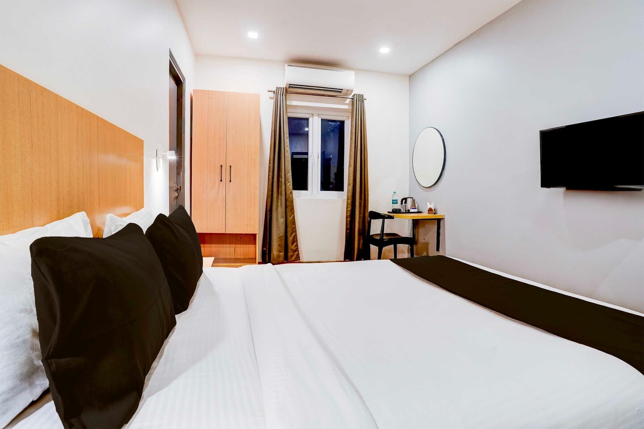 Comfortable Accommodations: Hotel O Ulsoor in Bangalore offers family rooms with air-conditioning, private bathrooms, work desks, and seating areas. Each room includes free toiletries, bath or shower, TV, tiled floors, and a wardrobe.
Essential Facilities: Guests enjoy free WiFi, a lift, 24-hour front desk, housekeeping service, room service, and luggage storage. The hotel provides continental breakfast and a variety of amenities to ensure a pleasant stay.
Convenient Location: Located 32 km from Kempegowda International Airport, the hotel is near Brigade Road (3.1 km), Commercial Street (3.2 km), and Cubbon Park (5 km). Other attractions include Bangalore Palace and The Heritage Centre & Aerospace Museum, each 7 km away.
Unmarried couples are warmly welcome at this property.
Guests with local ID proof are warmly welcome.
Apologies, but we are currently unable to host foreign nationals at this property.
Early Check-In Policy: A full day’s room rate will be charged for check-ins before 6:00 AM. Complimentary early check-in is available between 6:00 AM and 10:00 AM, subject to room availability.
Check-in is only available to guests aged 18 and above. Please provide a government-issued ID to confirm your age.