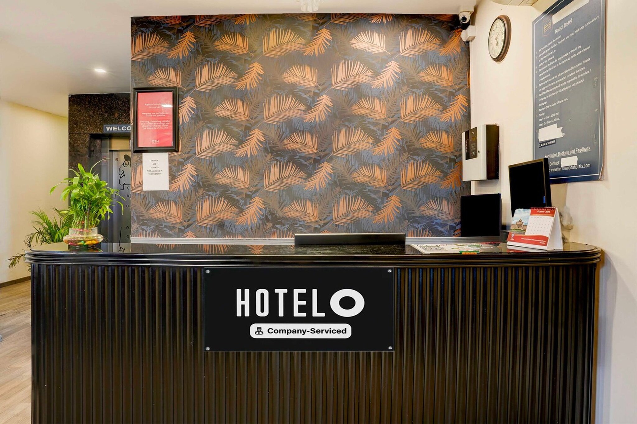 Ground floor: (bedroom(double bed, TV, seating area, air conditioning, telephone), bathroom(bathtub or shower, shower, washbasin, toilet, Towels incl., shampoo, body soap, hot water), Parking, lift)