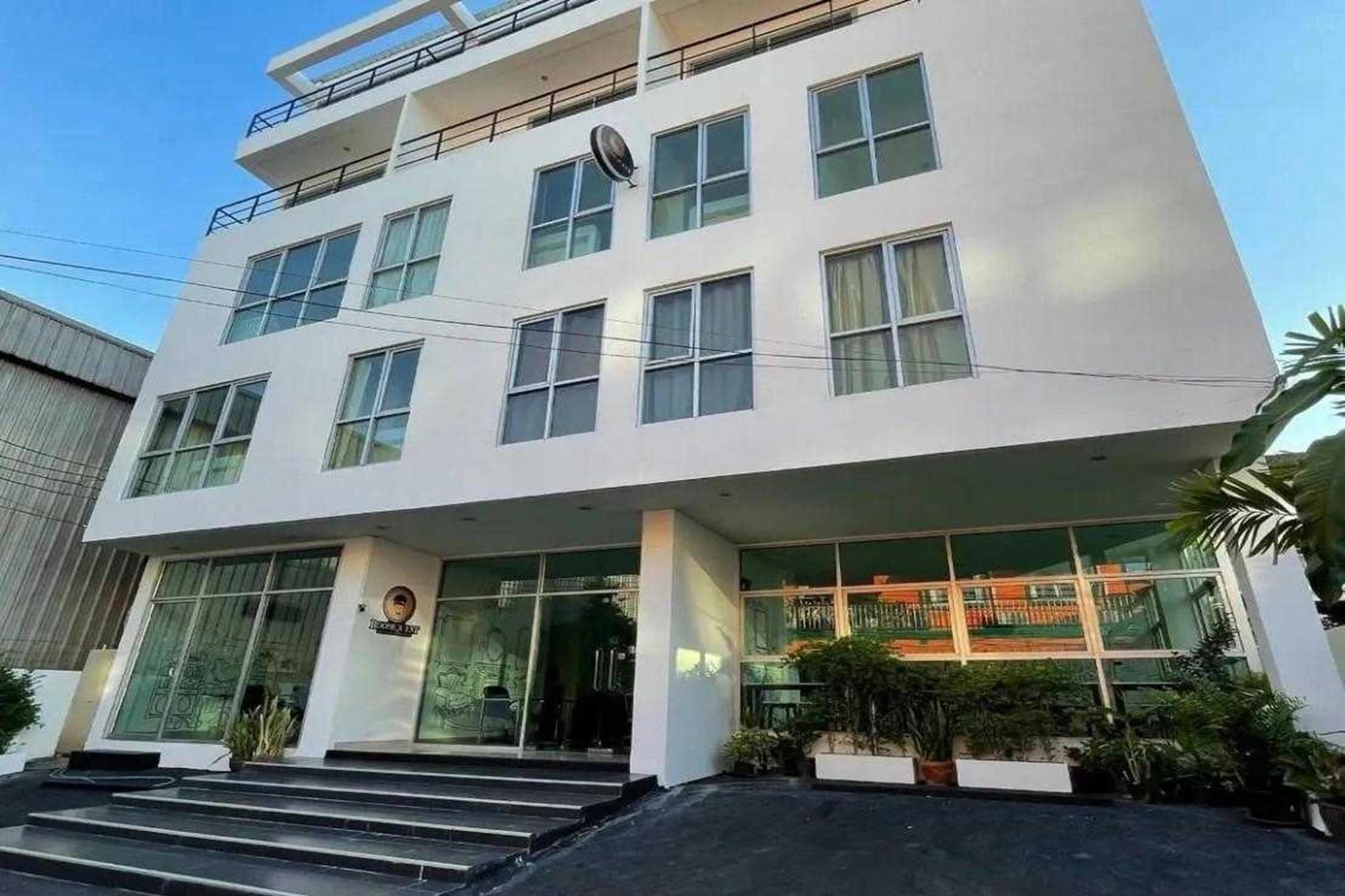 Urban Single Retreat | Warm Stay in Thailand