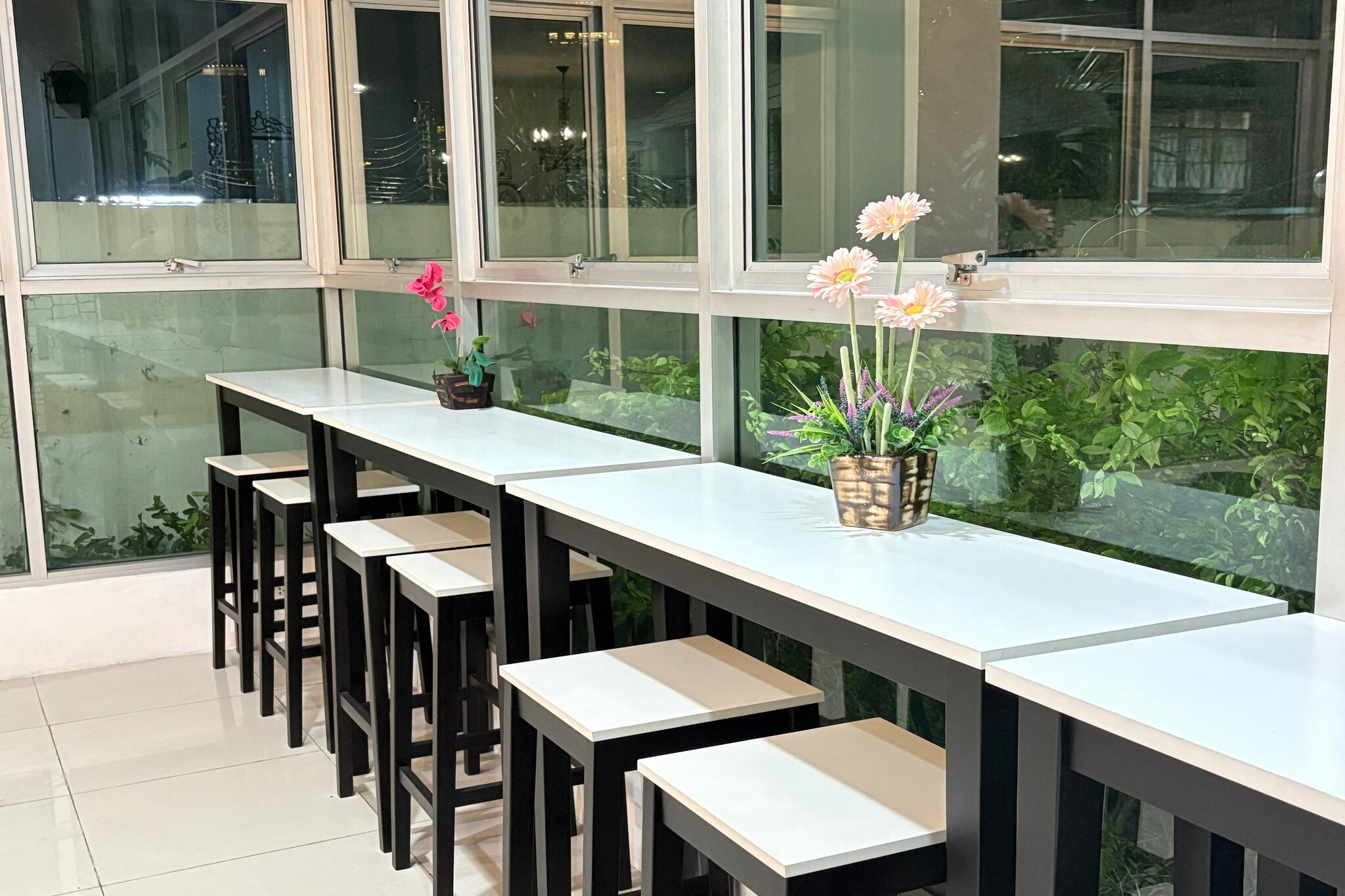 Urban Single Retreat | Warm Stay in Thailand