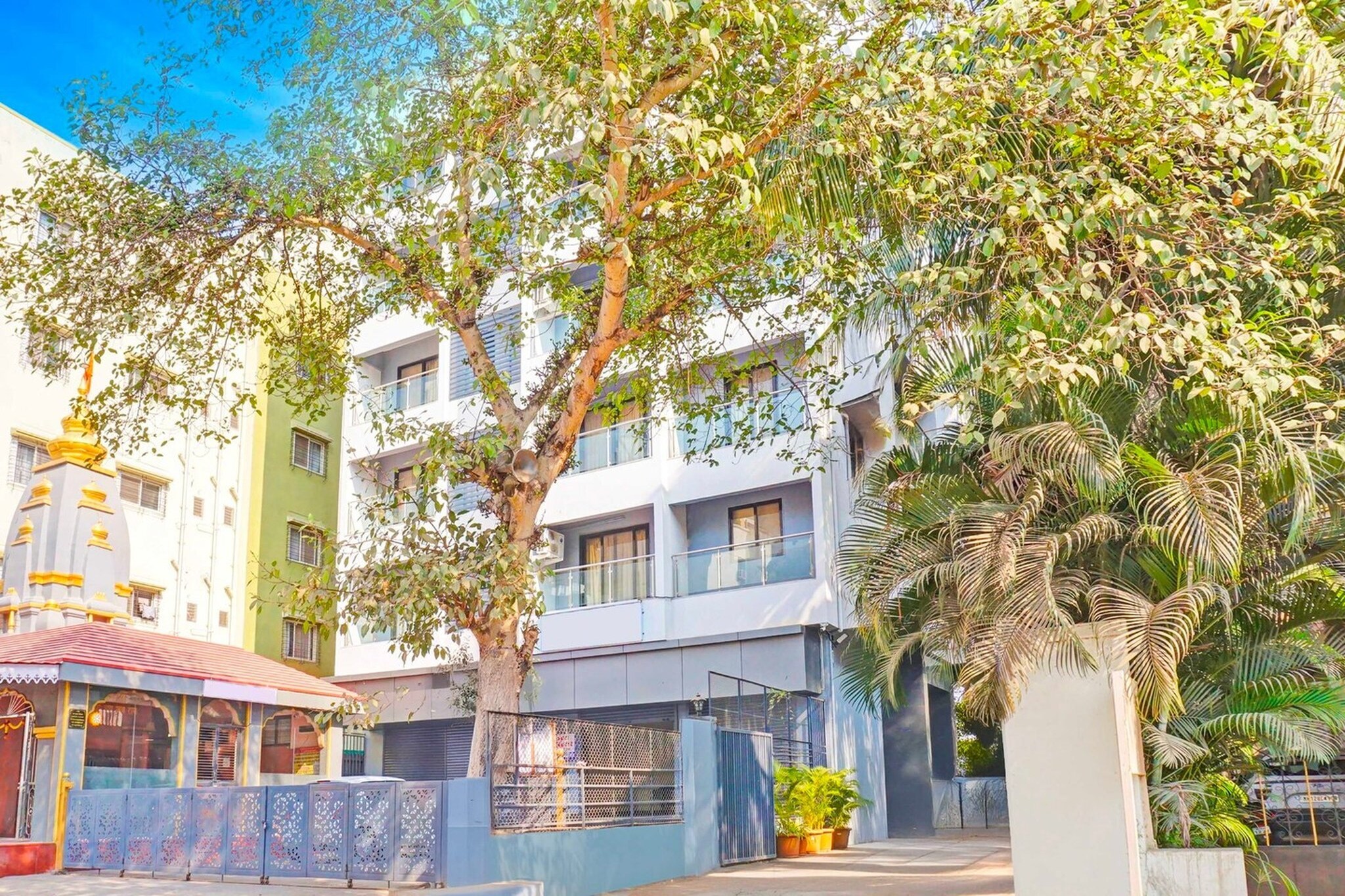 Located within 10 km of Aga Khan Palace and 11 km of Darshan Museum, Townhouse Oak Amanora Mall provides rooms with air conditioning and a private bathroom in Pune. With free WiFi, this 4-star hotel offers room service and a 24-hour front desk. The hotel features family rooms.
Guest rooms at the hotel are equipped with a seating area, a flat-screen TV with satellite channels and a private bathroom with free toiletries and a bath or shower. The rooms include a desk.
Pune Railway Station is 11 km from Townhouse Oak Amanora Mall, while Bund Garden is 11 km away. Pune International Airport is 9 km from the property.
Unmarried couples are warmly welcome at this property.
Guests with local ID proof are warmly welcome.
Apologies, but we are currently unable to host foreign nationals at this property.
Early Check-In Policy: A full day’s room rate will be charged for check-ins before 6:00 AM. Complimentary early check-in is available between 6:00 AM and 10:00 AM, subject to room availability.
Check-in is only available to guests aged 18 and above. Please provide a government-issued ID to confirm your age.