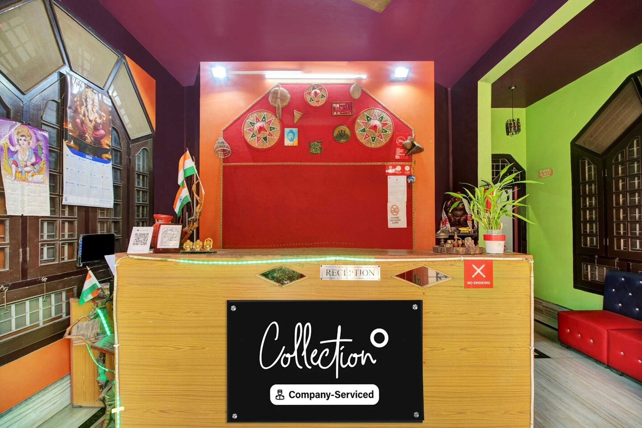 Ground floor: (bedroom(double bed, TV, seating area, air conditioning, Towels incl., telephone), bathroom(bathtub or shower, shower, washbasin, toilet, shampoo, body soap, hot water), Parking)
