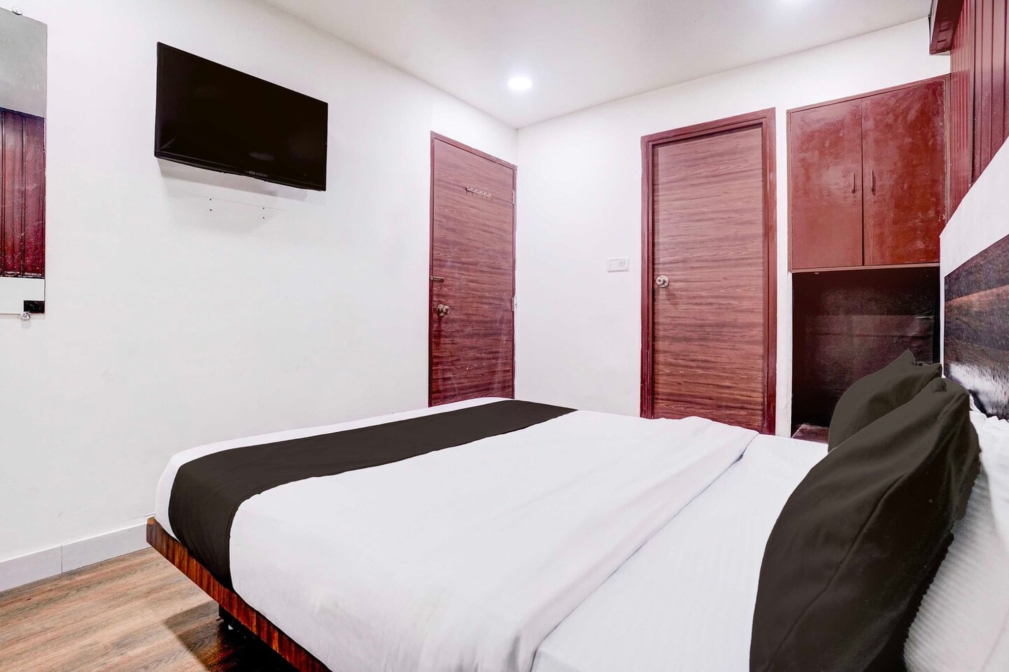 Hotel O Lokhandwala Andheri West