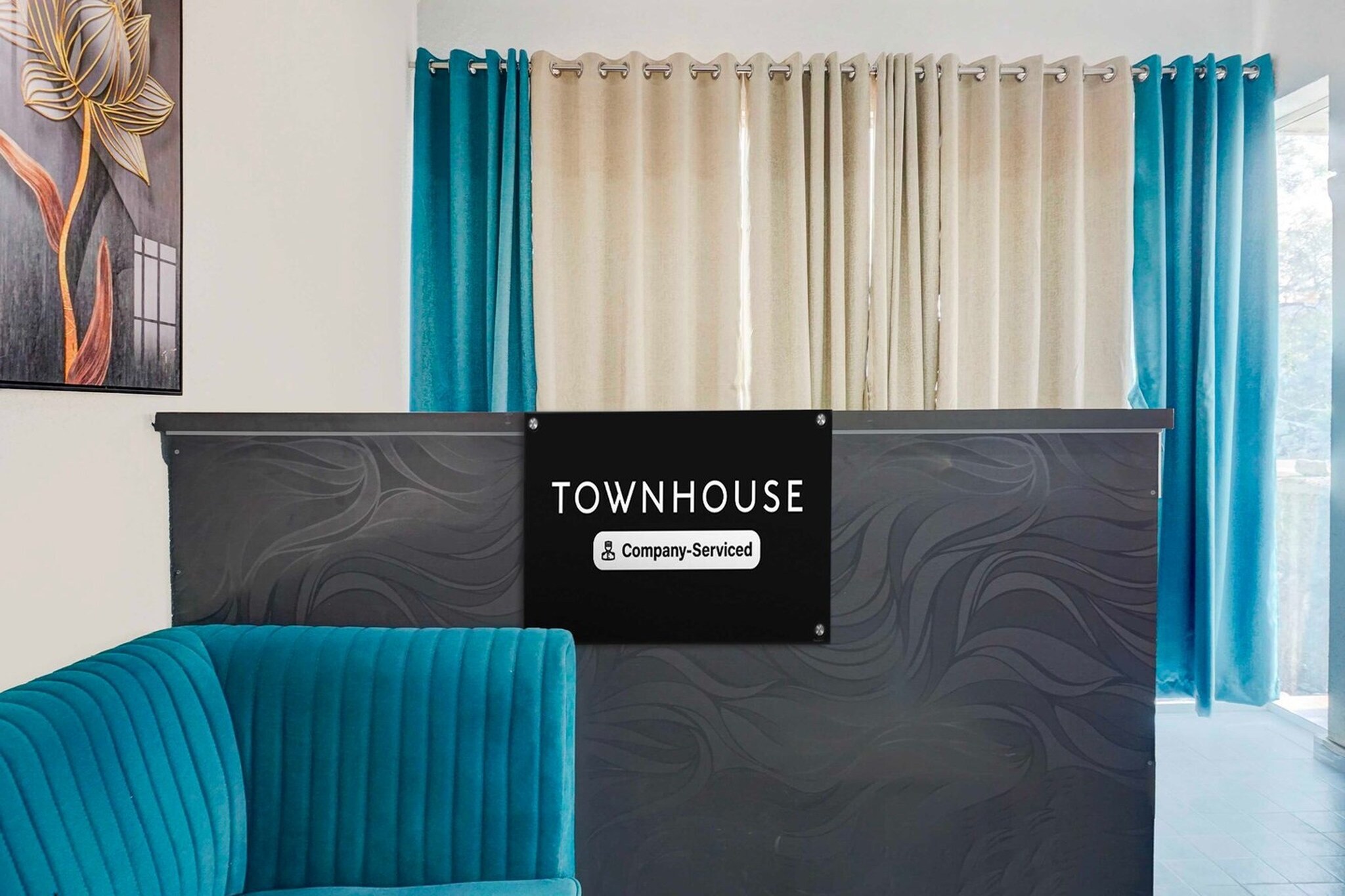 Ground floor: (bedroom(double bed, TV, seating area, air conditioning, Towels incl., telephone), bathroom(bathtub or shower, shower, washbasin, toilet, shampoo, body soap, hot water), Parking, lift)