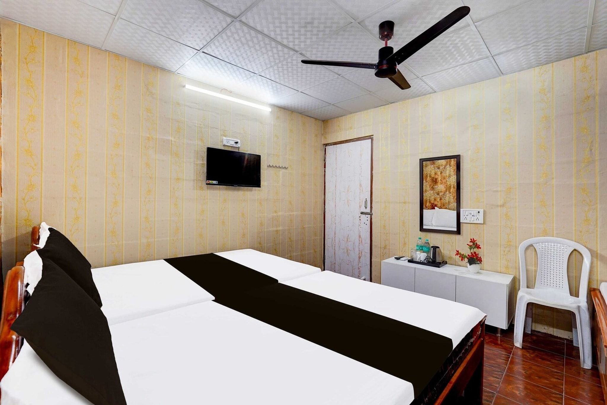 Collection O Vadapalani Metro Vishnu's Galaxy