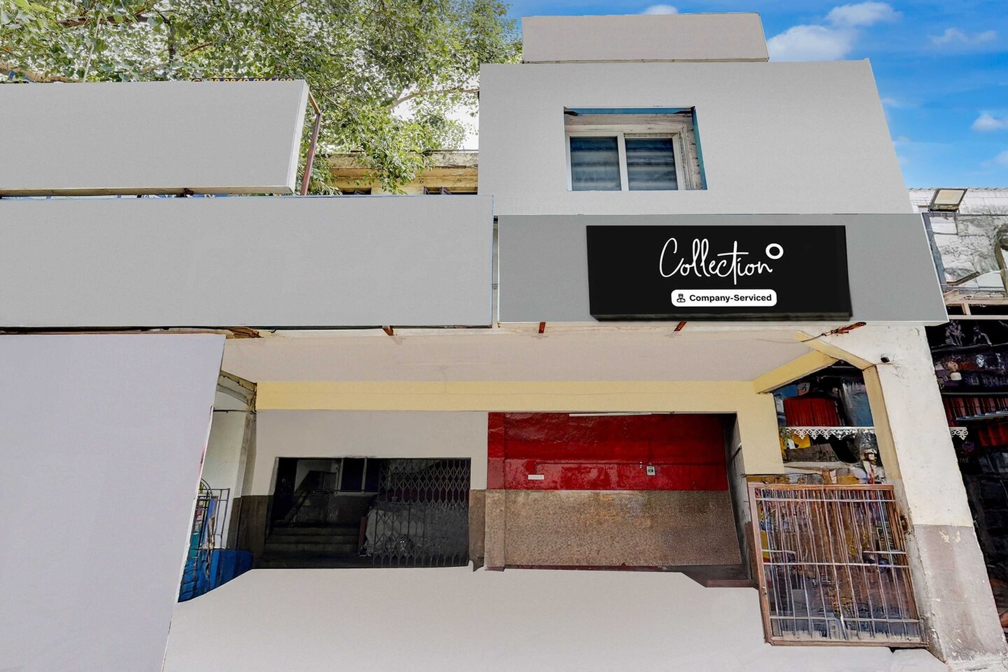 Situated within 3.6 km of Pondy Bazaar and 6.2 km of St. Thomas Mount, Collection O Vadapalani Metro Station Vishnu's Galaxy Rooms features rooms with air conditioning and a private bathroom in Chennai. This 3-star hotel offers room service, a 24-hour front desk and free WiFi. The hotel has family rooms.
The rooms at the hotel are fitted with a seating area, a flat-screen TV with satellite channels and a private bathroom with free toiletries and a bath or shower. All units have a desk.
Anna University is 6.4 km from Collection O Vadapalani Metro Station Vishnu's Galaxy Rooms, while Chennai Trade Centre is 7 km from the property. Chennai International Airport is 7 km away.
Unmarried couples are warmly welcome at this property.
Guests with local ID proof are warmly welcome.
Apologies, but we are currently unable to host foreign nationals at this property.
Early Check-In Policy: A full day’s room rate will be charged for check-ins before 6:00 AM. Complimentary early check-in is available between 6:00 AM and 10:00 AM, subject to room availability.
Check-in is only available to guests aged 18 and above. Please provide a government-issued ID to confirm your age.