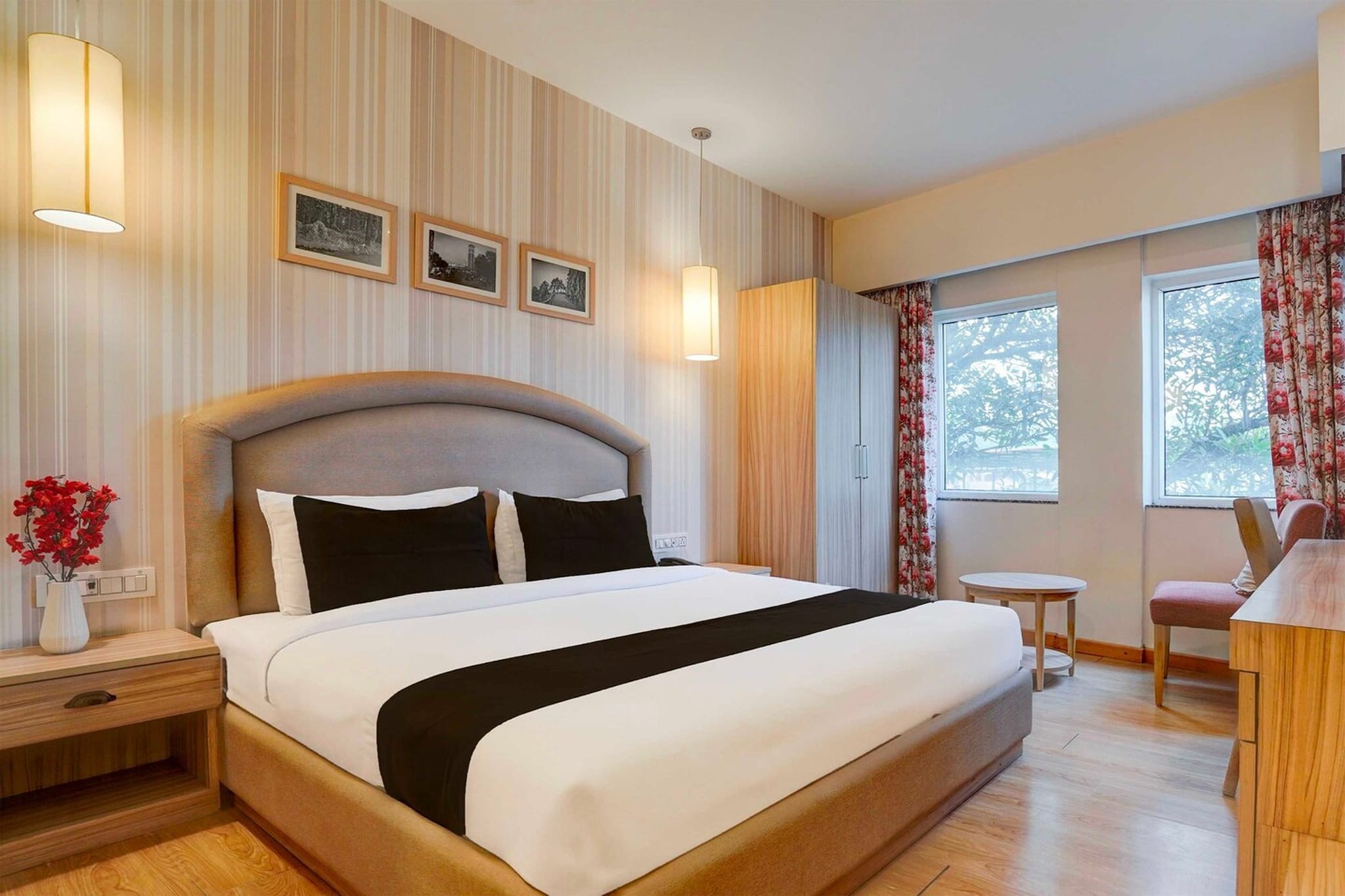 Ground floor: (bedroom(double bed, TV, seating area, air conditioning, telephone), bathroom(bathtub or shower, shower, washbasin, toilet, Towels incl., shampoo, body soap, hot water), Parking)