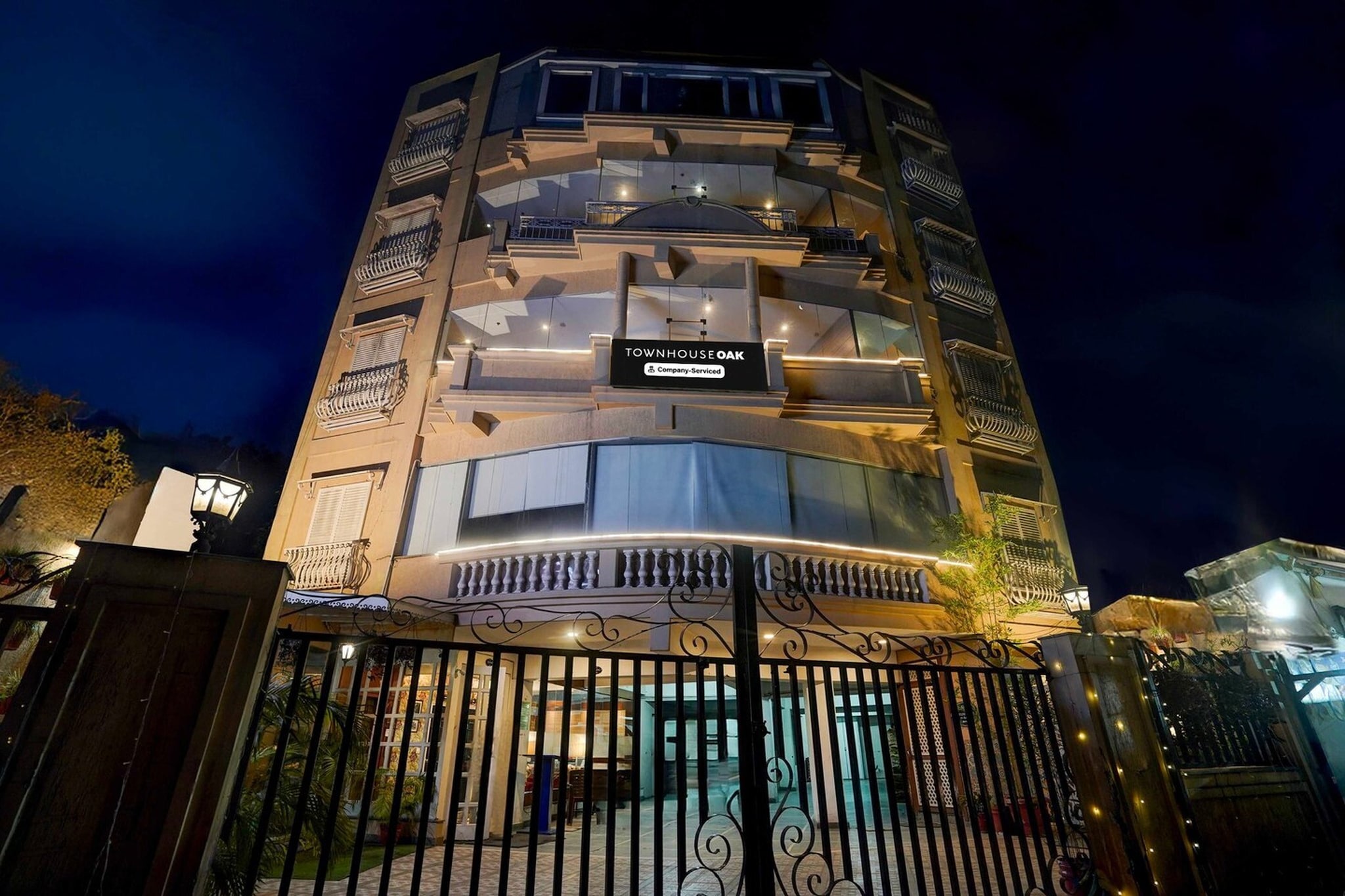 Located within 23 km of Gun Hill Point, Mussorie and 3.6 km of Dehradun Clock Tower, Townhouse Oak Sahastradhara Road Dehradun provides rooms with air conditioning and a private bathroom in Dehradun. With free WiFi, this 4-star hotel offers room service and a 24-hour front desk. The hotel features family rooms.

Guest rooms at the hotel are equipped with a seating area, a flat-screen TV with satellite channels and a private bathroom with free toiletries and a bath or shower. The rooms include a desk.

Dehradun Station is 5.2 km from Townhouse Oak Sahastradhara Road Dehradun, while Indian Military Academy is 10 km away. Dehradun Airport is 25 km from the property.

Unmarried couples are warmly welcome at this property.
Guests with local ID proof are warmly welcome.
Apologies, but we are currently unable to host foreign nationals at this property.
Early Check-In Policy: A full dayâ€™s room rate will be charged for check-ins before 6:00 AM. Complimentary early check-in is available between 6:00 AM and 10:00 AM, subject to room availability.
 
Check-in is only available to guests aged 18 and above. Please provide a government-issued ID to confirm your age.
