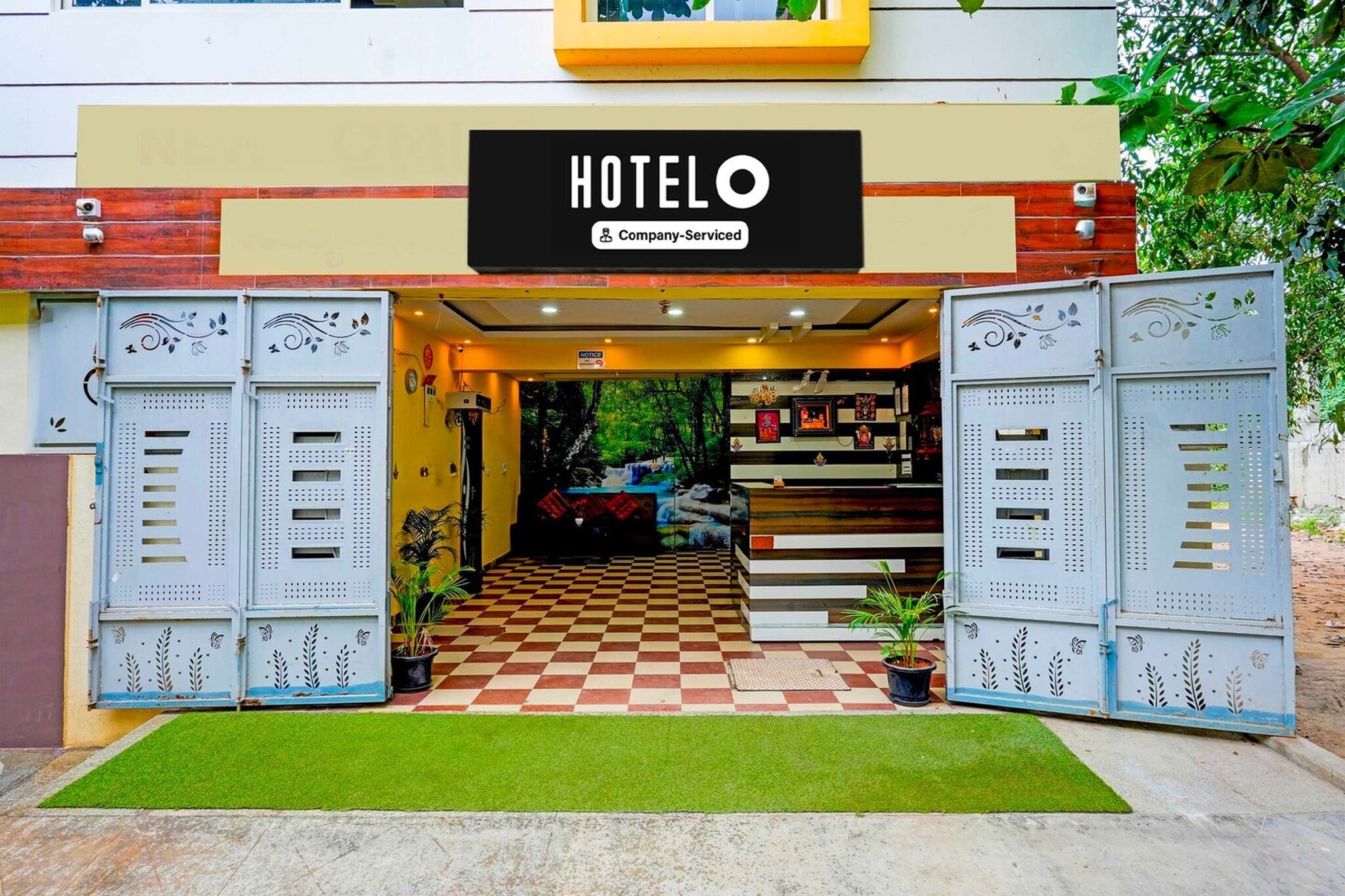 Located within 7.8 km of ISKCON Hare Krishna Temple and 11 km of Bull Temple, Collection O Ganakkal Near BGS Hospital Junction provides rooms with air conditioning and a private bathroom in Bengaluru. This 3-star hotel offers room service, a 24-hour front desk and free WiFi. The hotel features family rooms.

All units at the hotel are equipped with a seating area, a flat-screen TV with satellite channels and a private bathroom with free toiletries and a bath or shower. The units include a desk.

Bangalore City Railway Station is 14 km from Collection O Ganakkal Near BGS Hospital Junction, while Forum Mall, Koramangala is 16 km away. Kempegowda International Airport is 51 km from the property.

Unmarried couples are warmly welcome at this property.
Guests with local ID proof are warmly welcome.
Apologies, but we are currently unable to host foreign nationals at this property.
Early Check-In Policy: A full dayâ€™s room rate will be charged for check-ins before 6:00 AM. Complimentary early check-in is available between 6:00 AM and 10:00 AM, subject to room availability.
 
Check-in is only available to guests aged 18 and above. Please provide a government-issued ID to confirm your age.