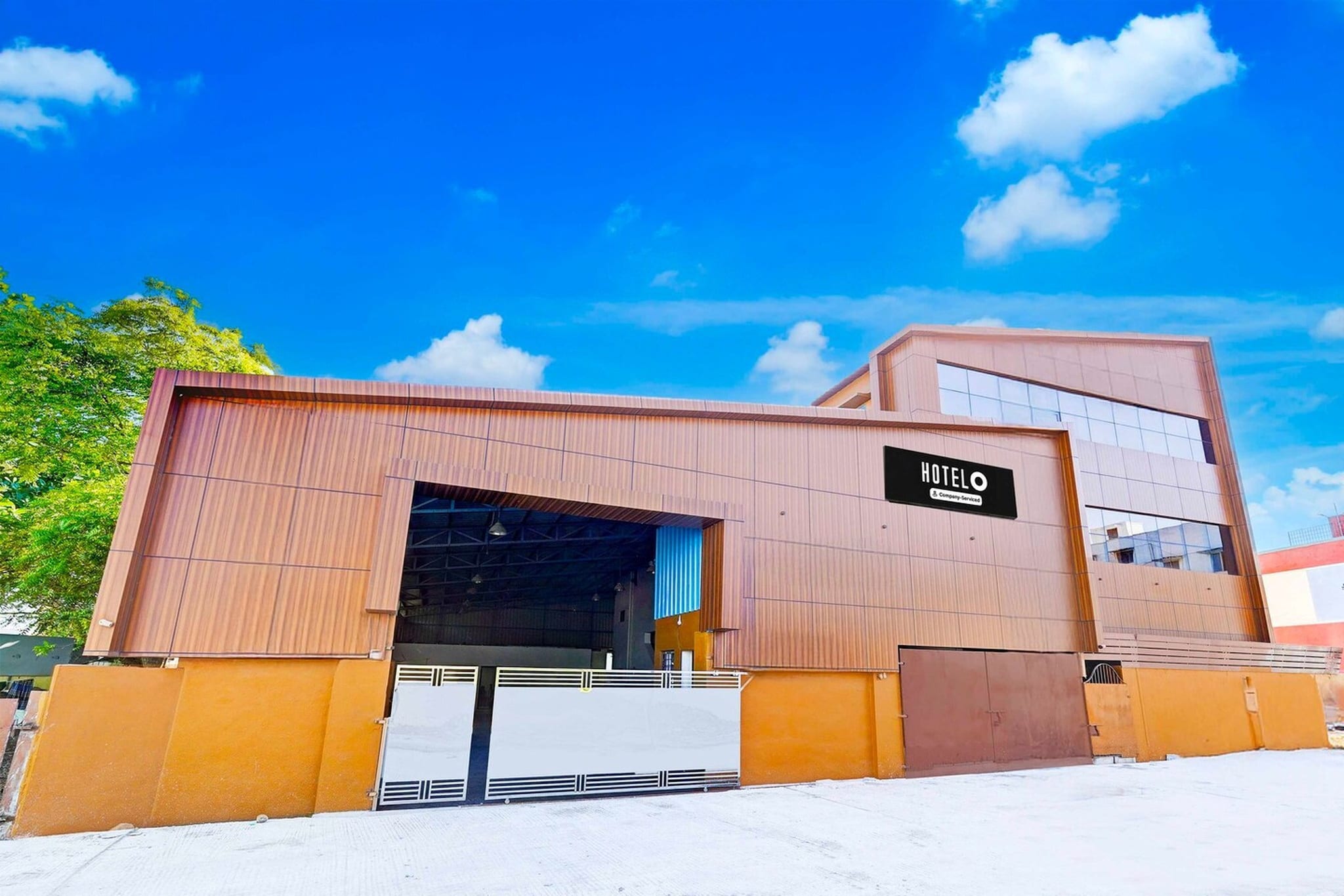 Situated within 12 km of Madras Medical College and 13 km of Chennai Trade Centre, Hotel O Kundrathur Near Murugan Temple features rooms with air conditioning and a private bathroom in Chennai. This 3-star hotel offers room service, a 24-hour front desk and free WiFi. The hotel has family rooms.
The rooms at the hotel are fitted with a seating area, a flat-screen TV with satellite channels and a private bathroom with free toiletries and a bath or shower. All units have a desk.
St. Thomas Mount is 14 km from Hotel O Kundrathur Near Murugan Temple, while Arignar Anna Zoological Park is 17 km from the property. Chennai International Airport is 6 km away.
Unmarried couples are warmly welcome at this property.
Guests with local ID proof are warmly welcome.
Apologies, but we are currently unable to host foreign nationals at this property.
Early Check-In Policy: A full day’s room rate will be charged for check-ins before 6:00 AM. Complimentary early check-in is available between 6:00 AM and 10:00 AM, subject to room availability.
Check-in is only available to guests aged 18 and above. Please provide a government-issued ID to confirm your age.