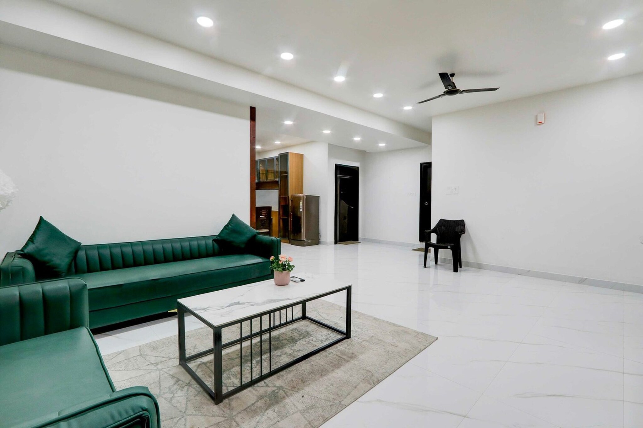 Ground floor: (bedroom(double bed, TV, seating area, air conditioning, telephone), bathroom(bathtub or shower, shower, washbasin, toilet, Towels incl., shampoo, body soap, hot water), Parking)
