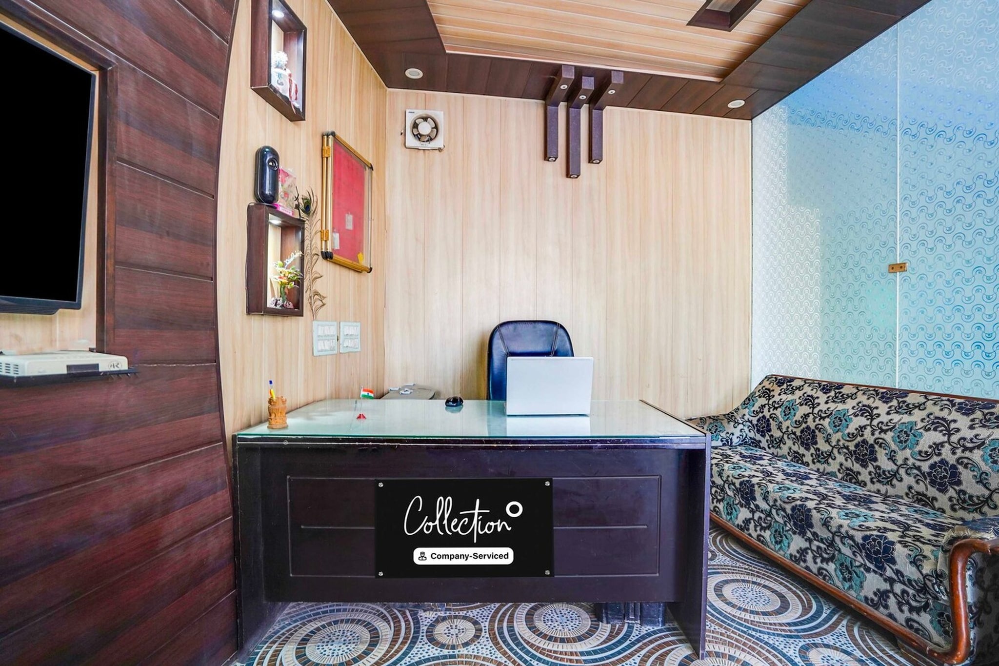 Ground floor: (bedroom(double bed, TV, seating area, air conditioning, Towels incl., telephone), bathroom(bathtub or shower, shower, washbasin, toilet, shampoo, body soap, hot water), Parking)